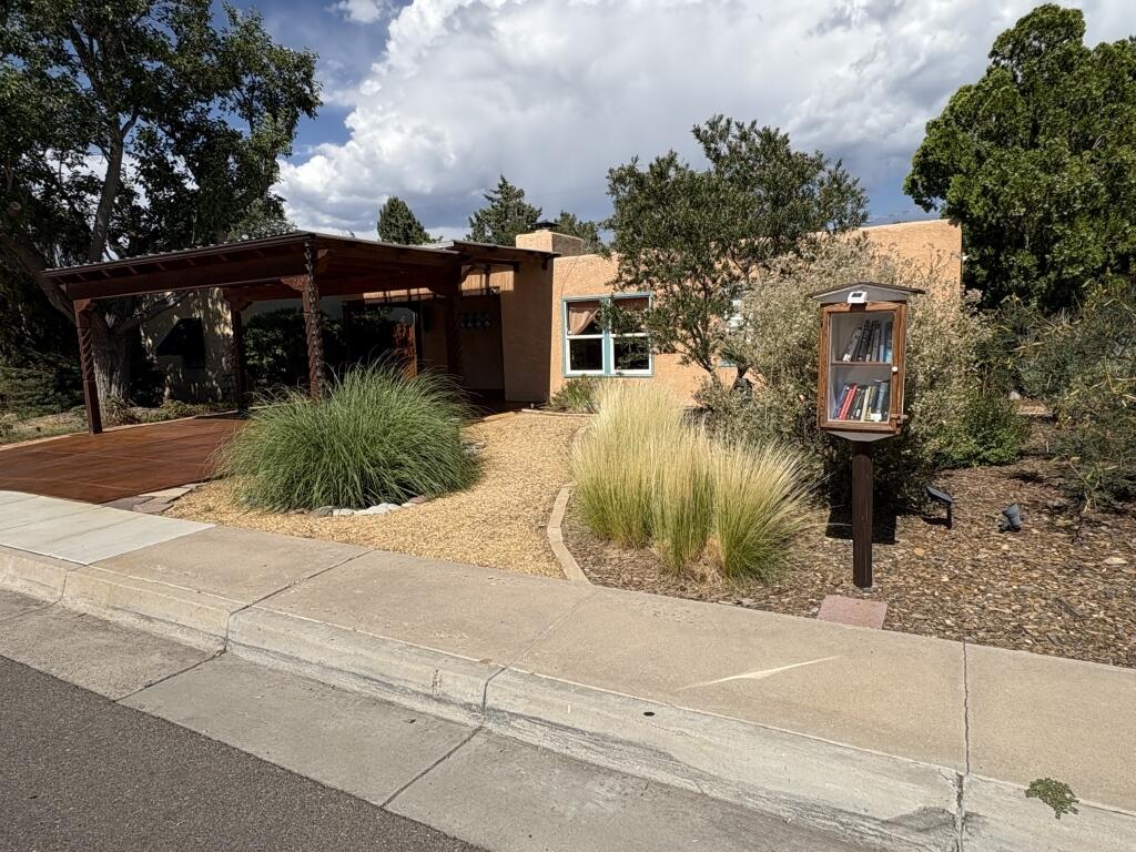 Homes for sale in Albuquerque, NM | 732 Lafayette Dr Ne, Albuquerque, NM 87106 | MLS# 1089872