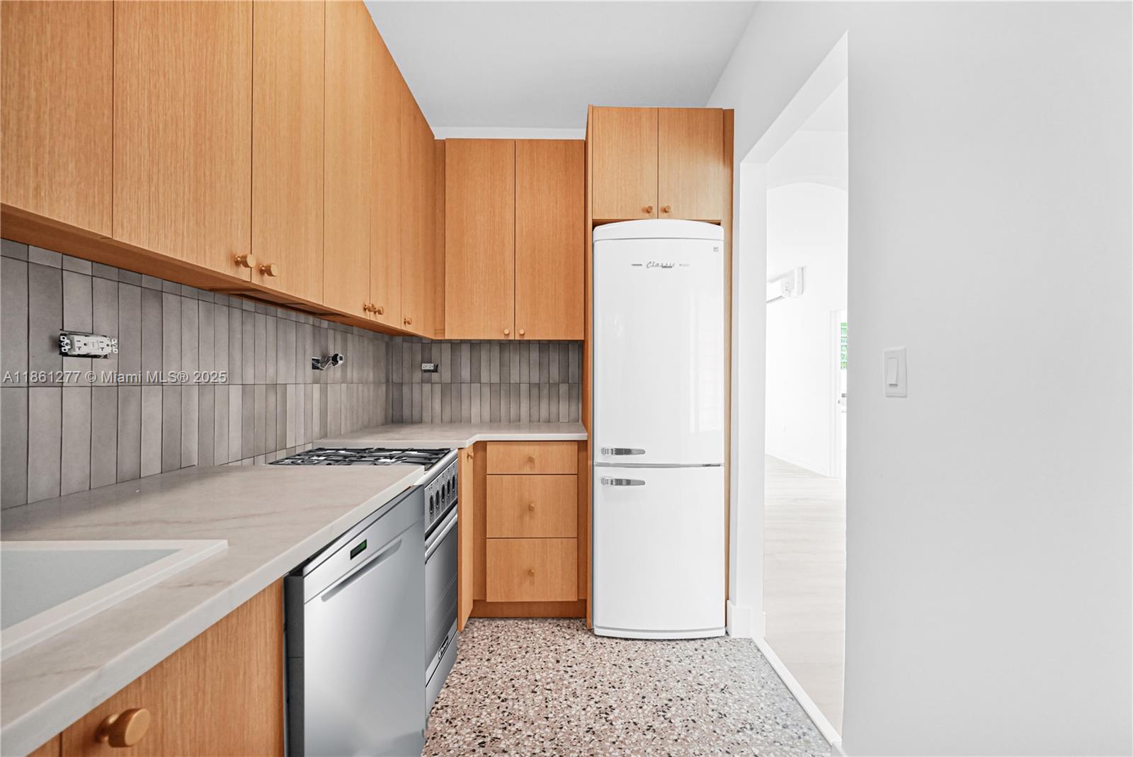 Property photo # 6