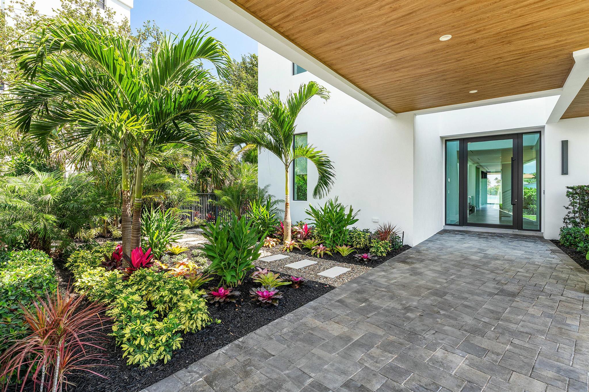 Image to showcase the property located at 3445 Harbor Road N