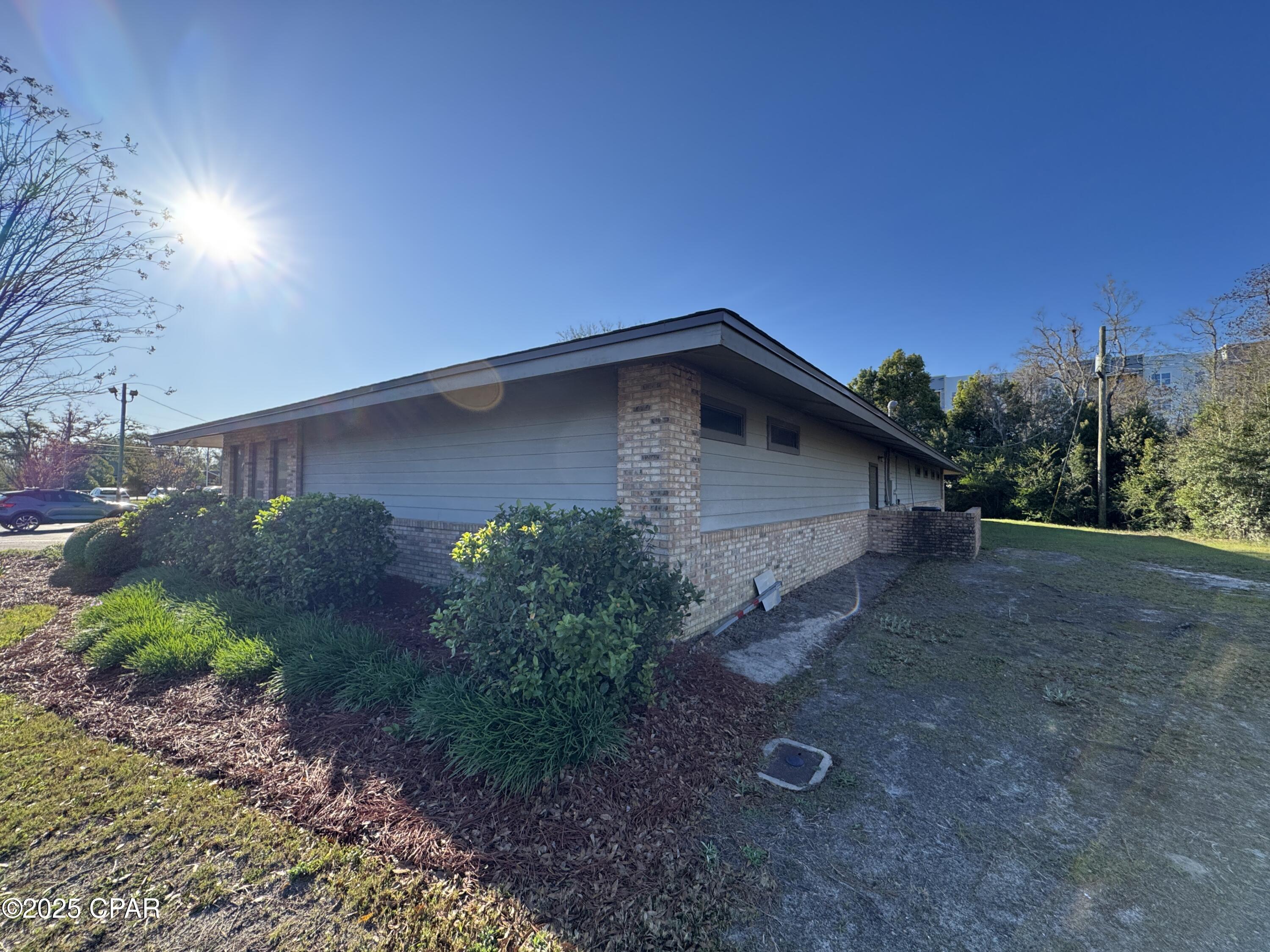 Image 10 For 527 Airport Rd
