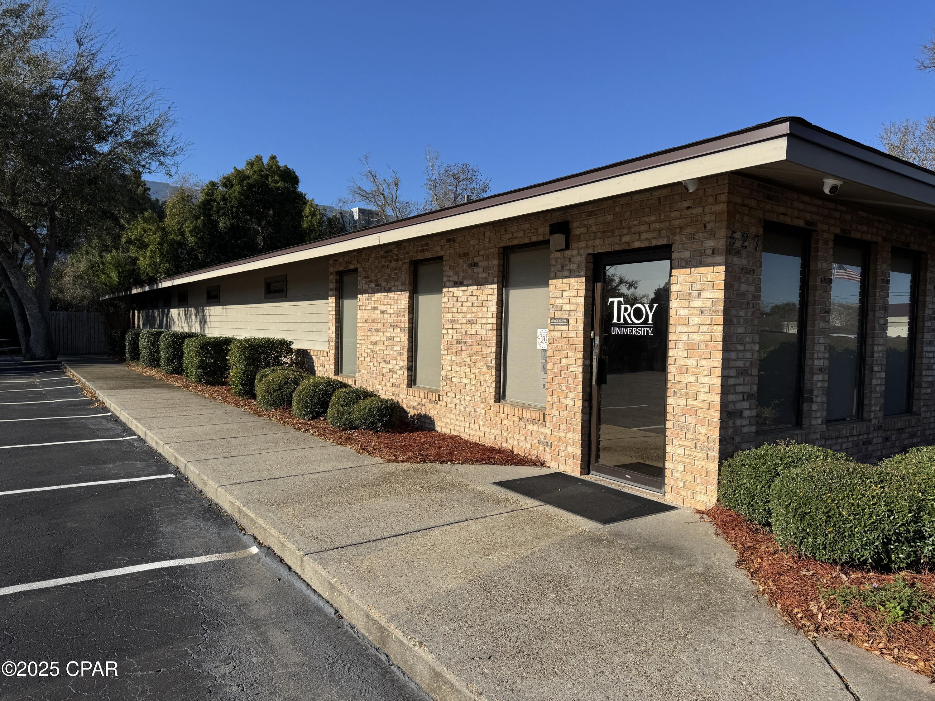 Image 11 For 527 Airport Rd