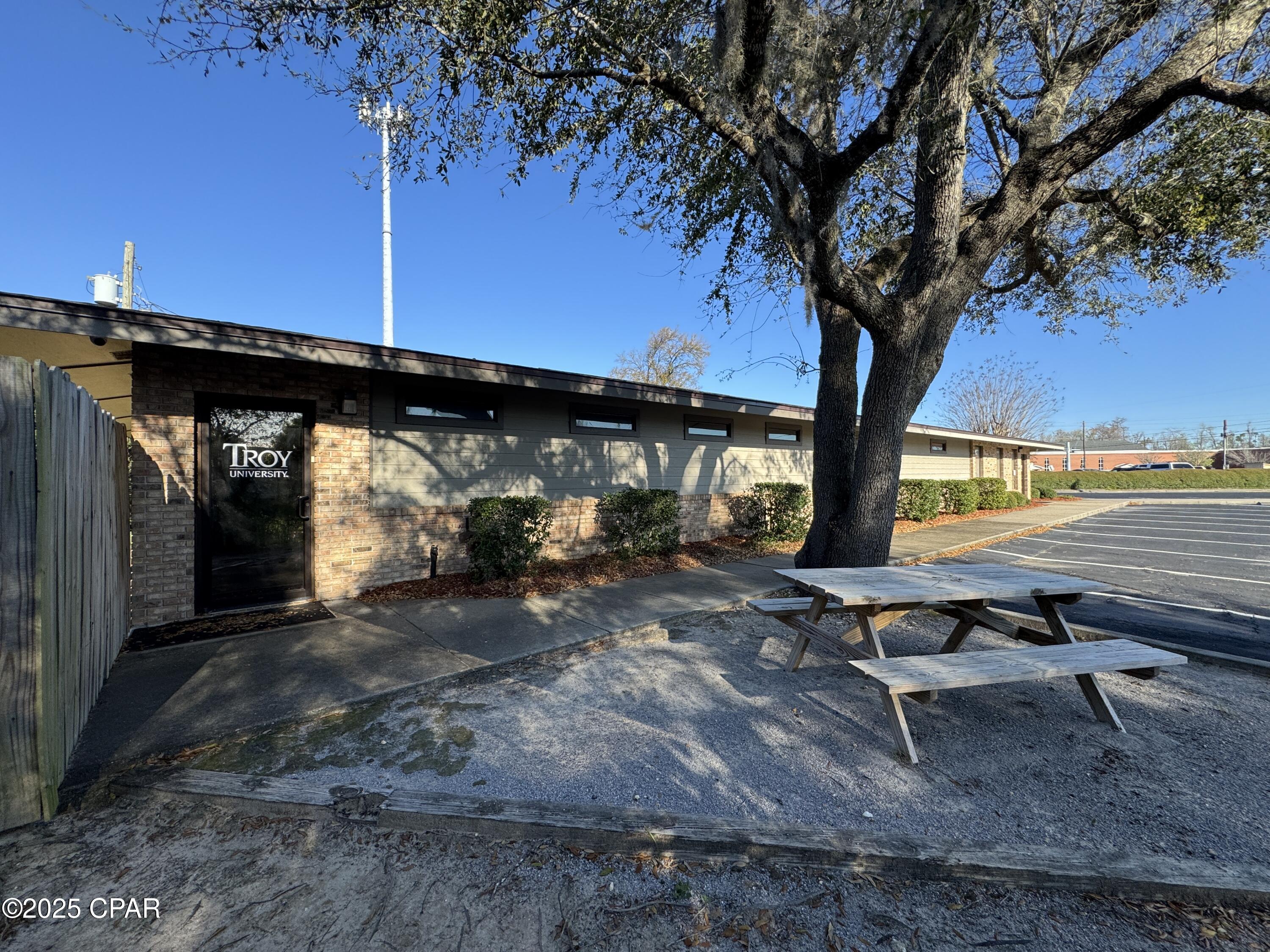Image 12 For 527 Airport Rd