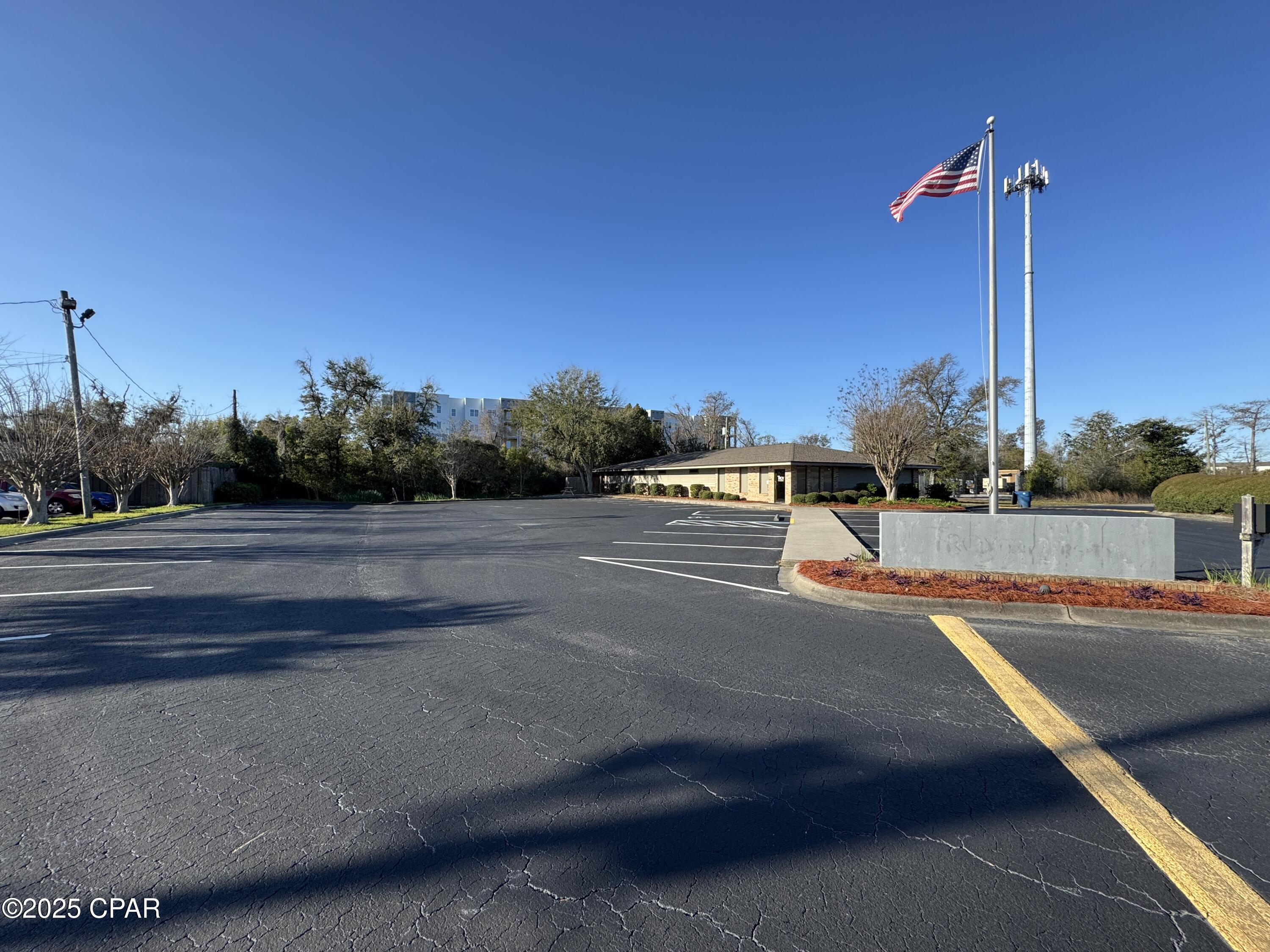 Image 15 For 527 Airport Rd