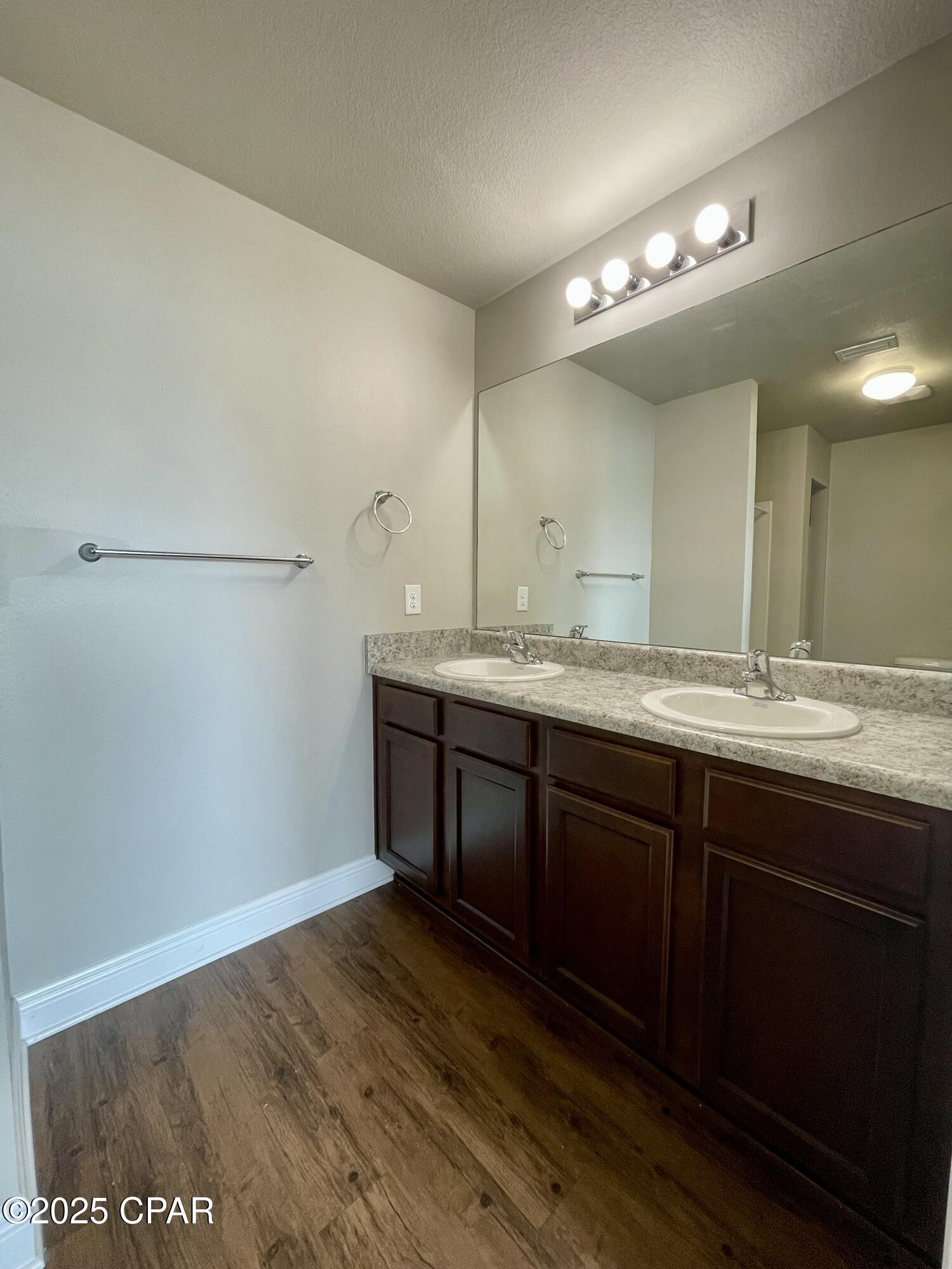 D B6syqflhdiiyo2lfcbjkpkvsu7tq2nvpbnqvkw4ni