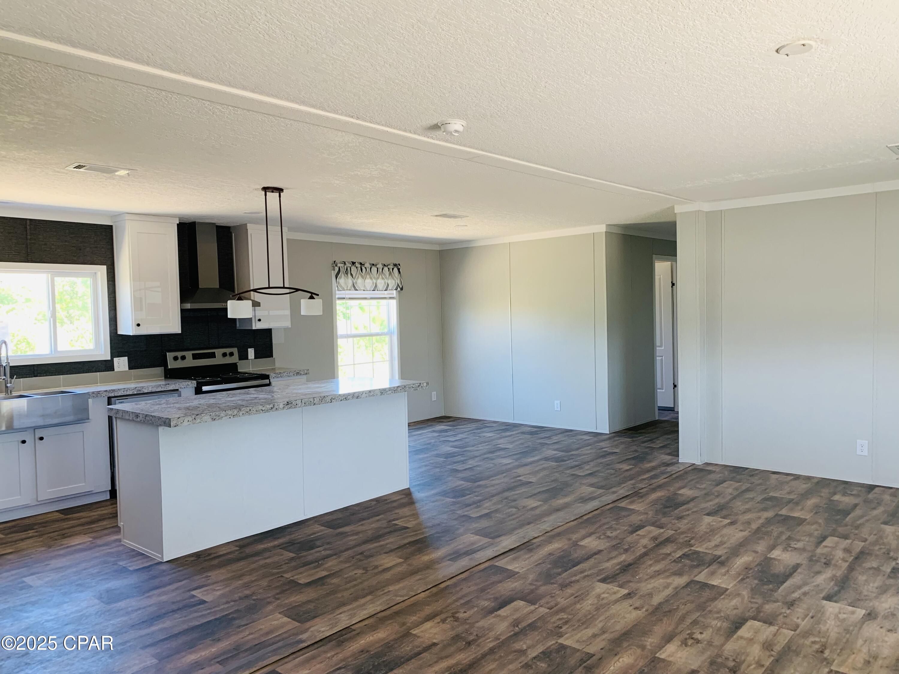 G D3u_xyunrgrdr6brzjbxr42uuh3jezaqq_nemzmqm