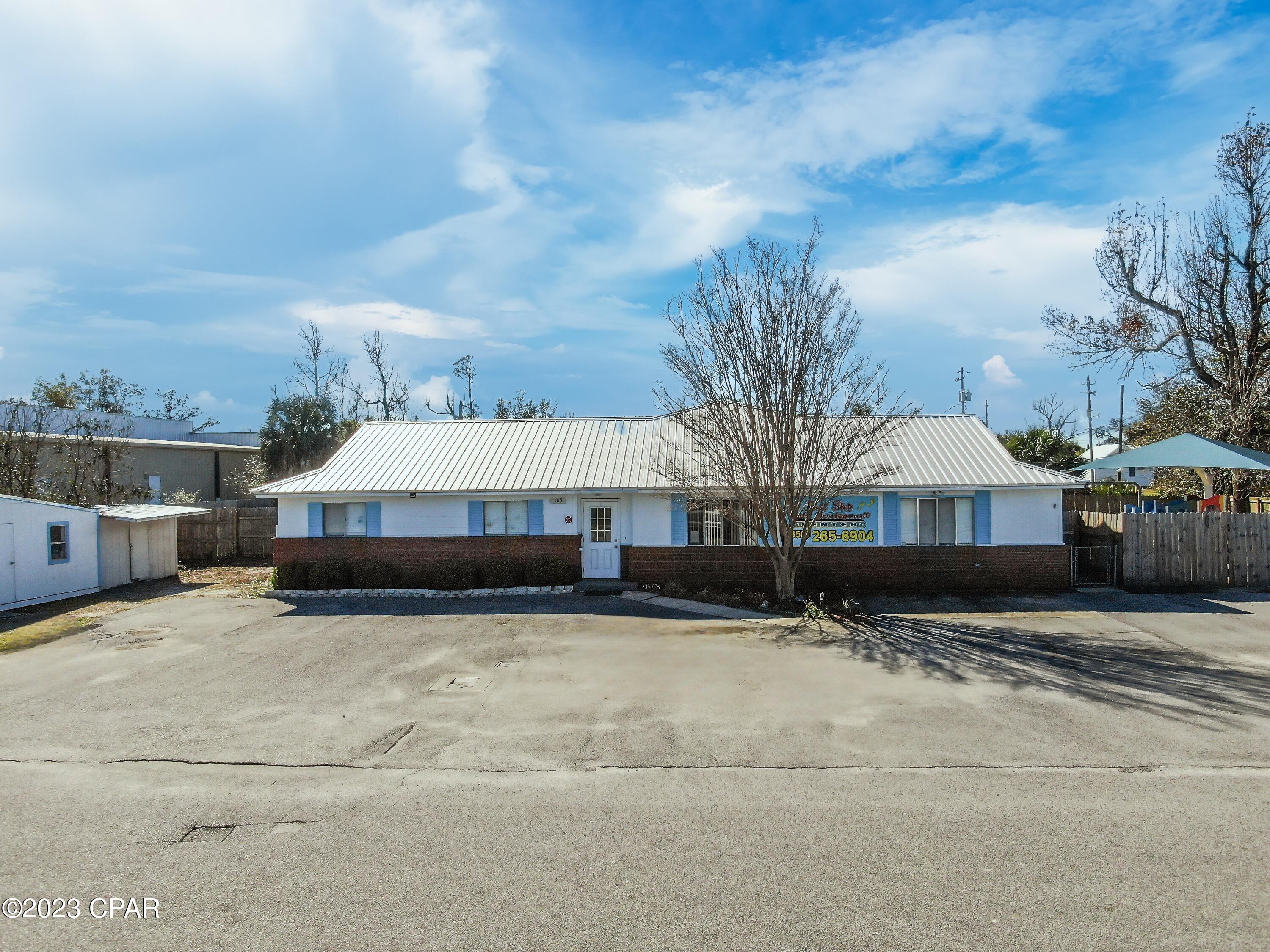 Listing photo id 2 for 105 11th Street