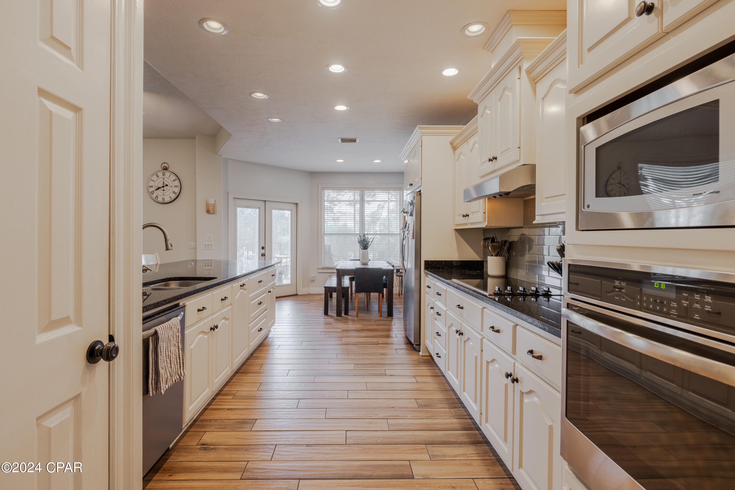 Oqc0m V6iyna1rpqmol7fl7e6jkzggqg4iyhtmem8jc