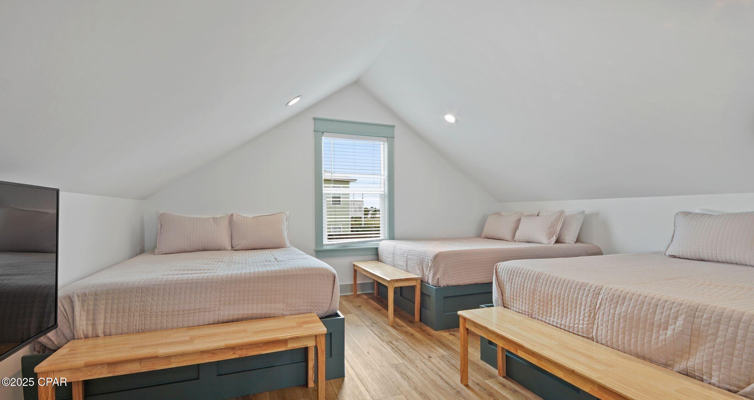 Un_wuvalr_hlorlny3oimmhuqoad_womcmktka2bzmk