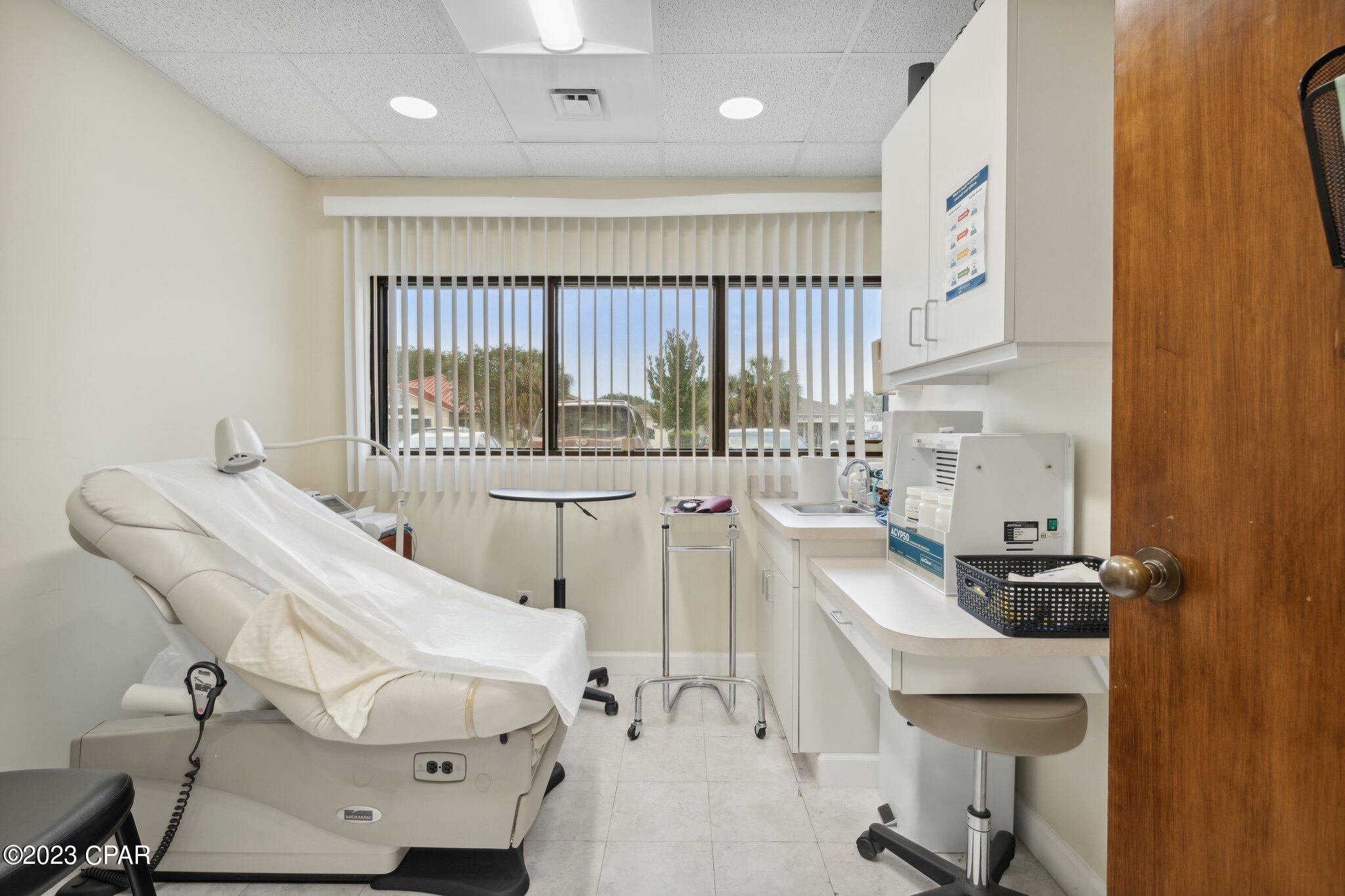 Uxqos60dxuegcoqwt9u93n8_k6rtir0ald1i07pdxww