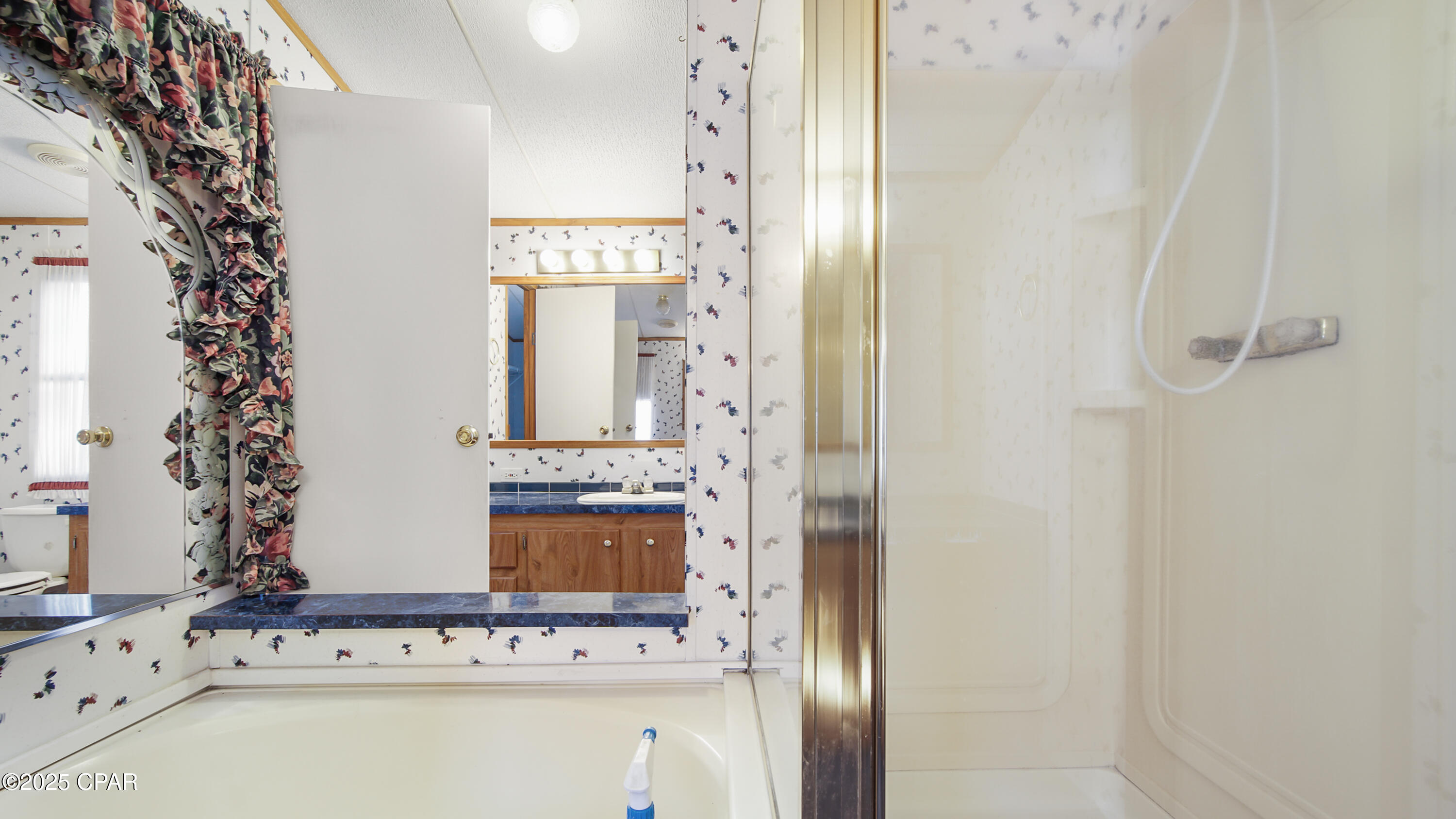 Bafiyfygdefaba0x456qb01992qsz9n8mvpaed Z_uq