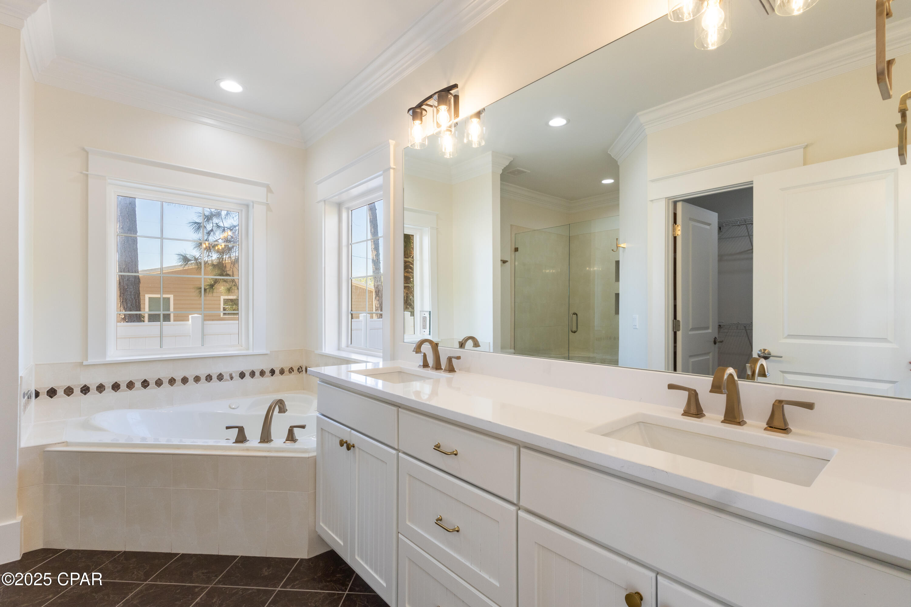 R6l54j0txq3yoaae8tpokvt_i6kzxu_greaqblylb_c