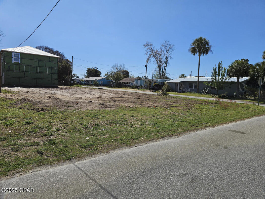 Listing Details for 326 Lake Place, Panama City Beach, FL 32413