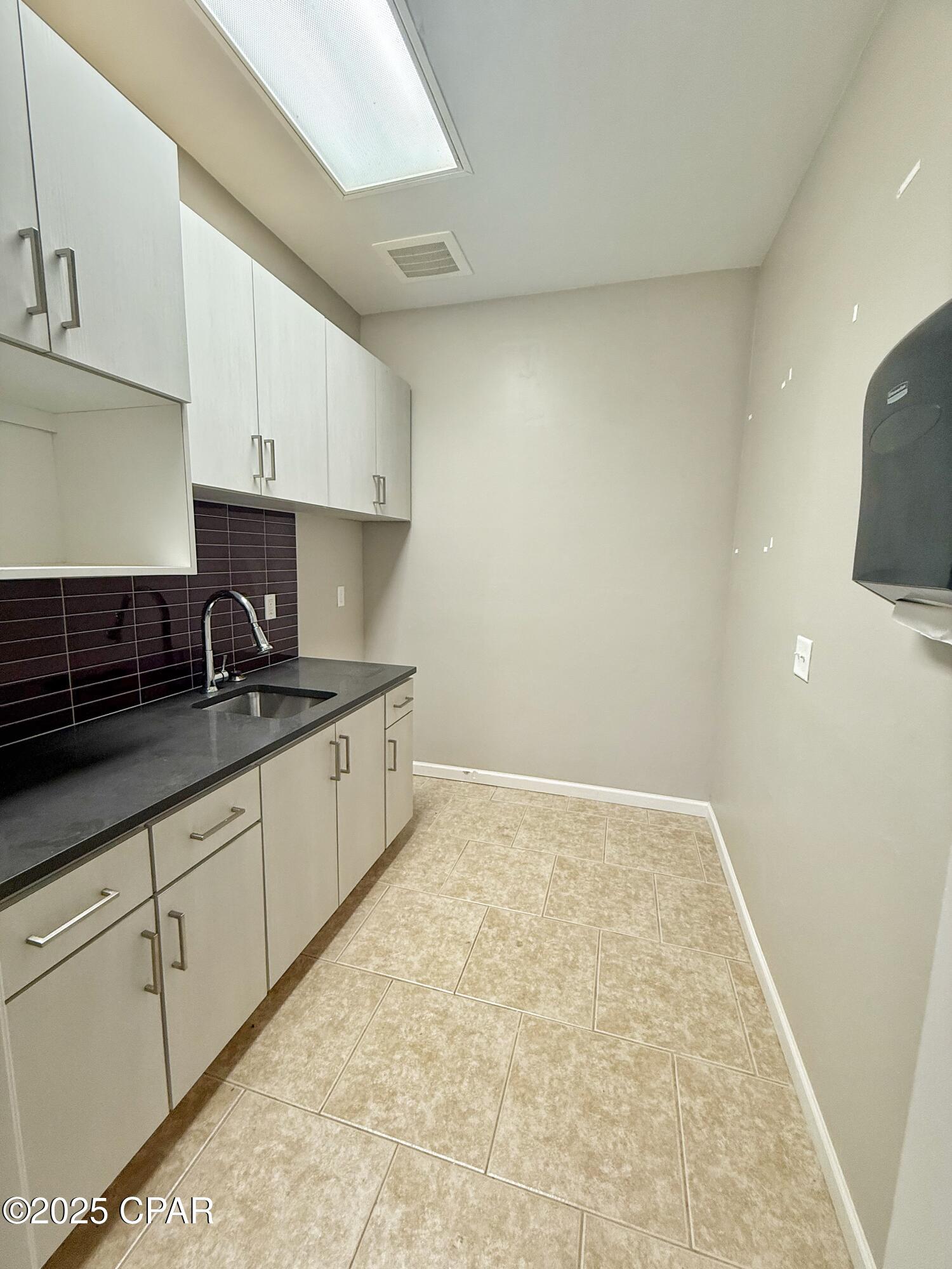 Eee0evbqmh6ktga1pzyf7x 5irkhy8uyavunf3w9jvy