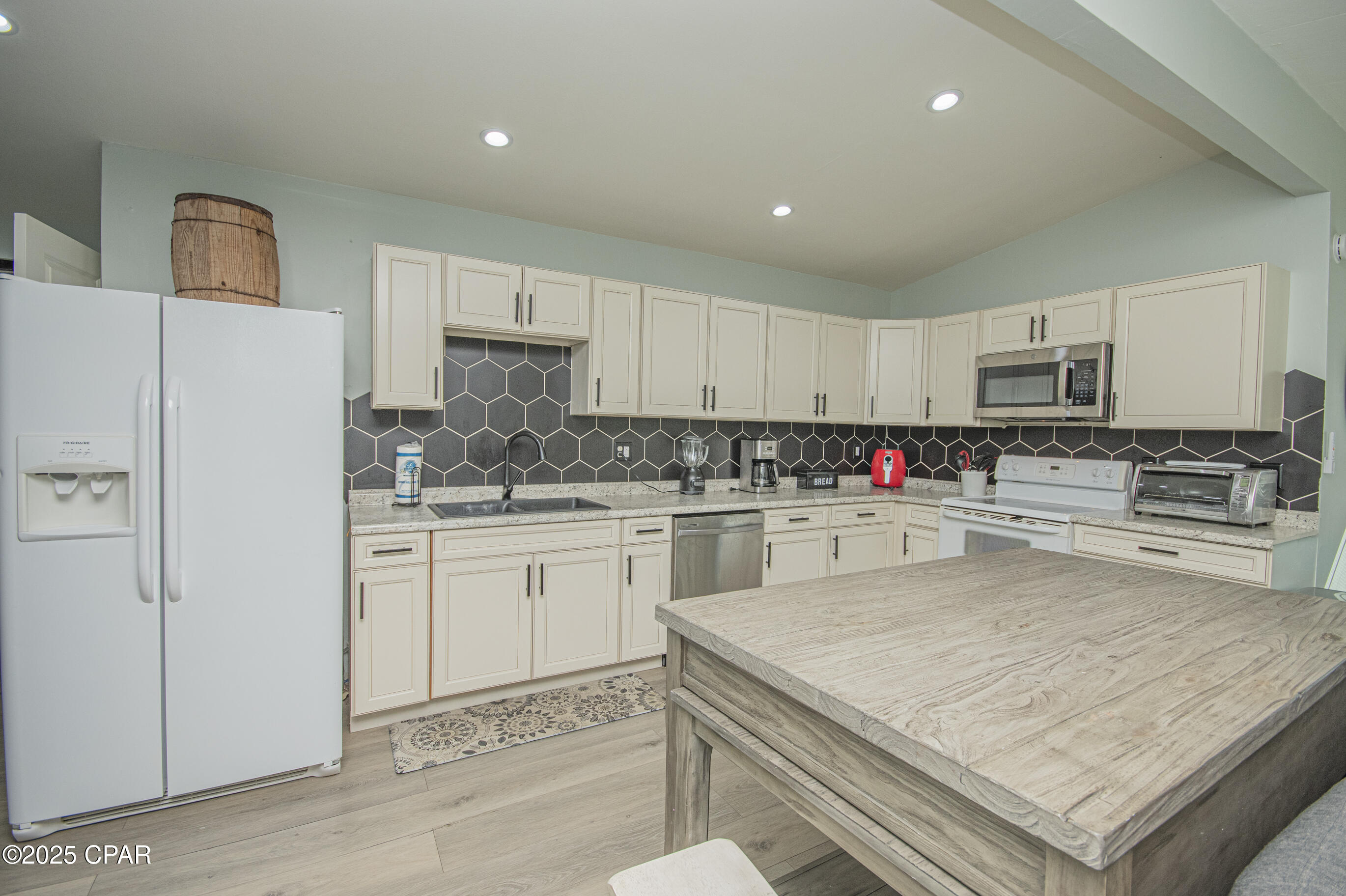 12y9omaokcm2l_ncofdlyyghlrobg Eva8owlztyyk4