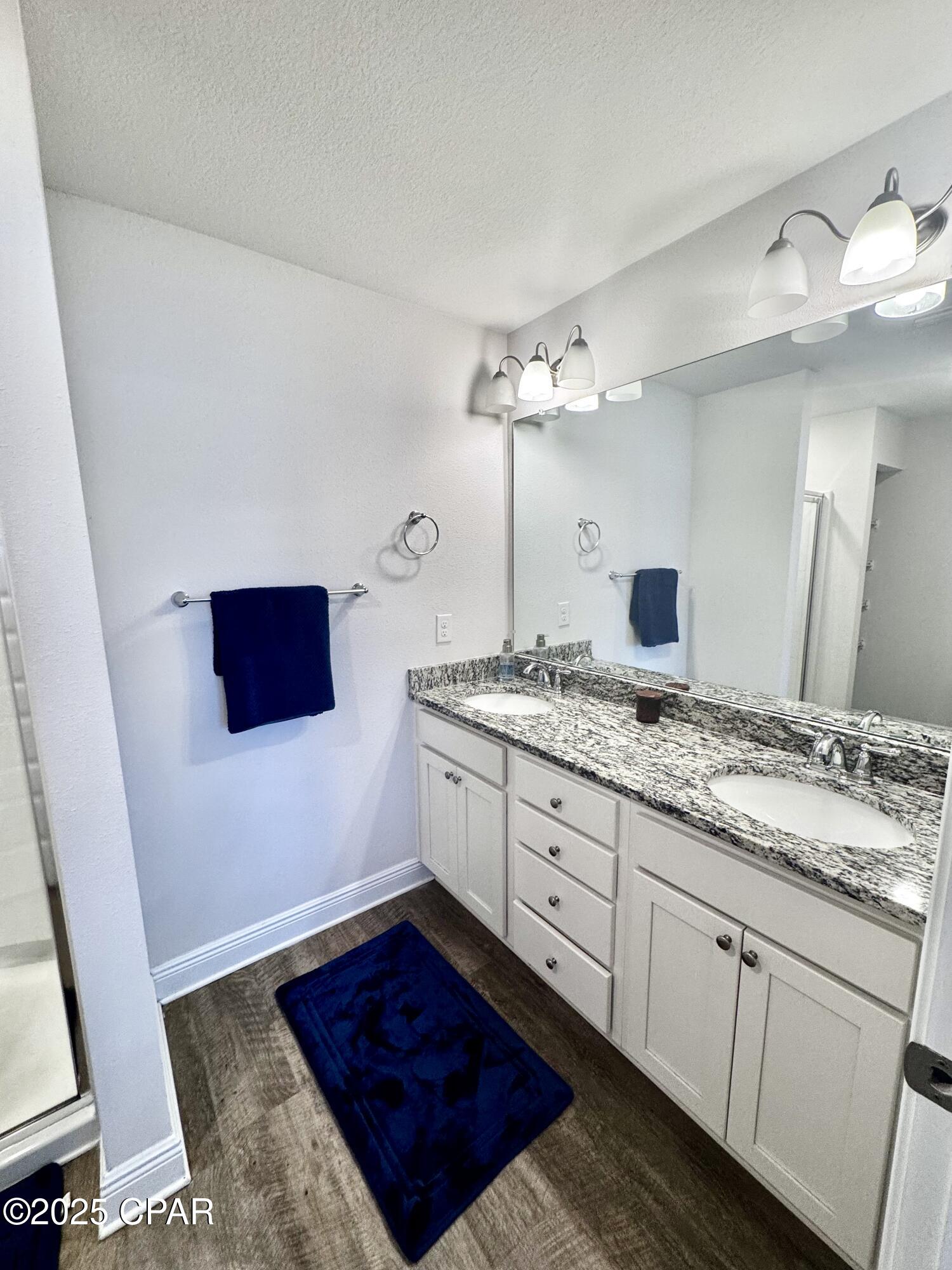 J9mmdrmqr0pmrgujxesn Yny3m5t37pvrt0znm7_gng