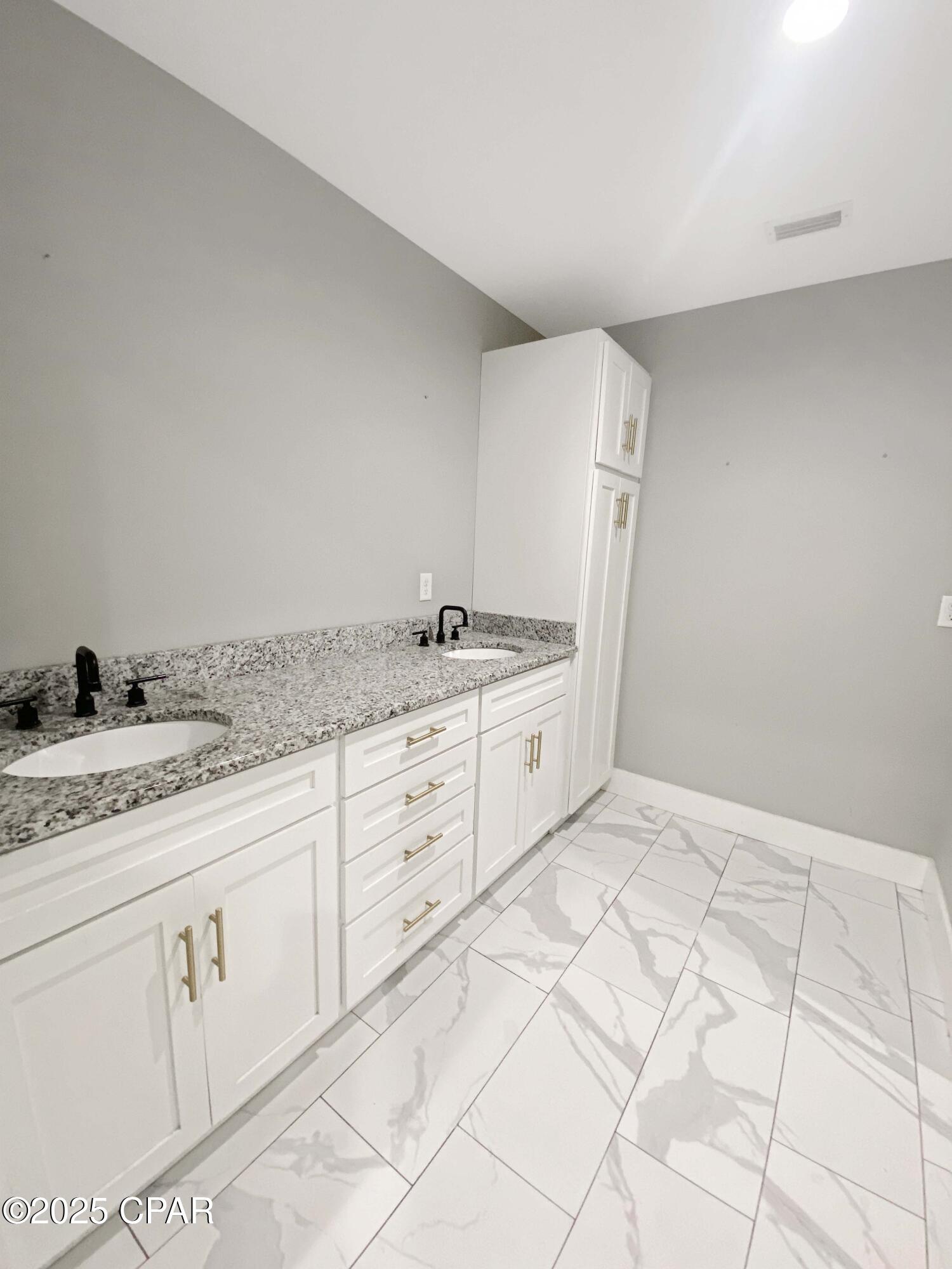 Symx   6jzfcgyzmqh1ldqut3xkainmyhx23pdcnqz0