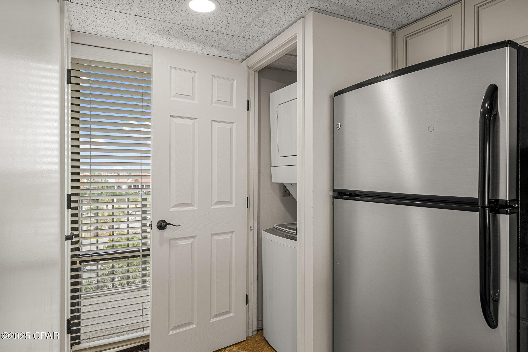 Kircs6pqlqznqyl_4p6wvoi9u9yr_awromz8_075jd8