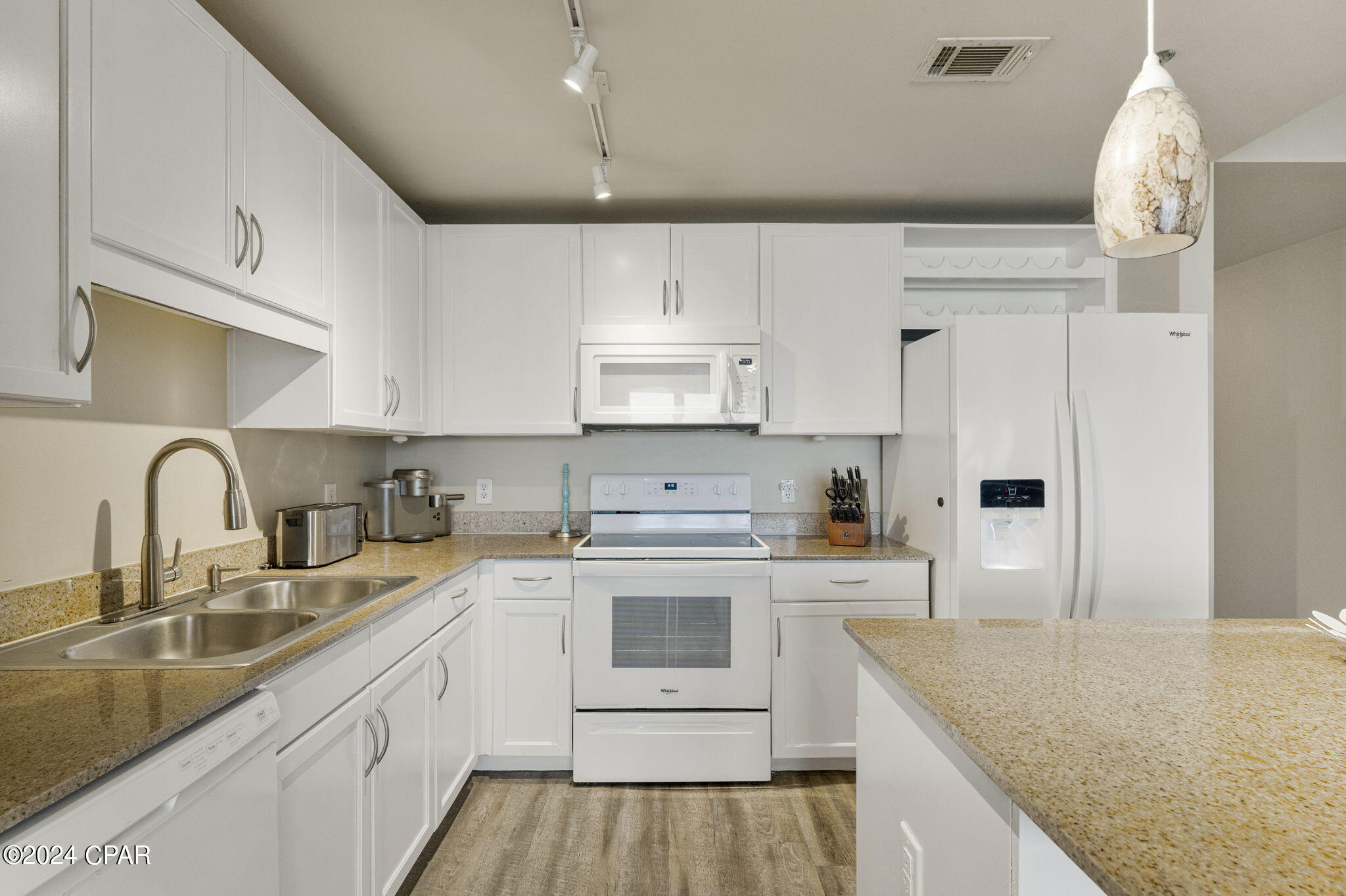 Image 4 For 9860 Thomas Drive 1126