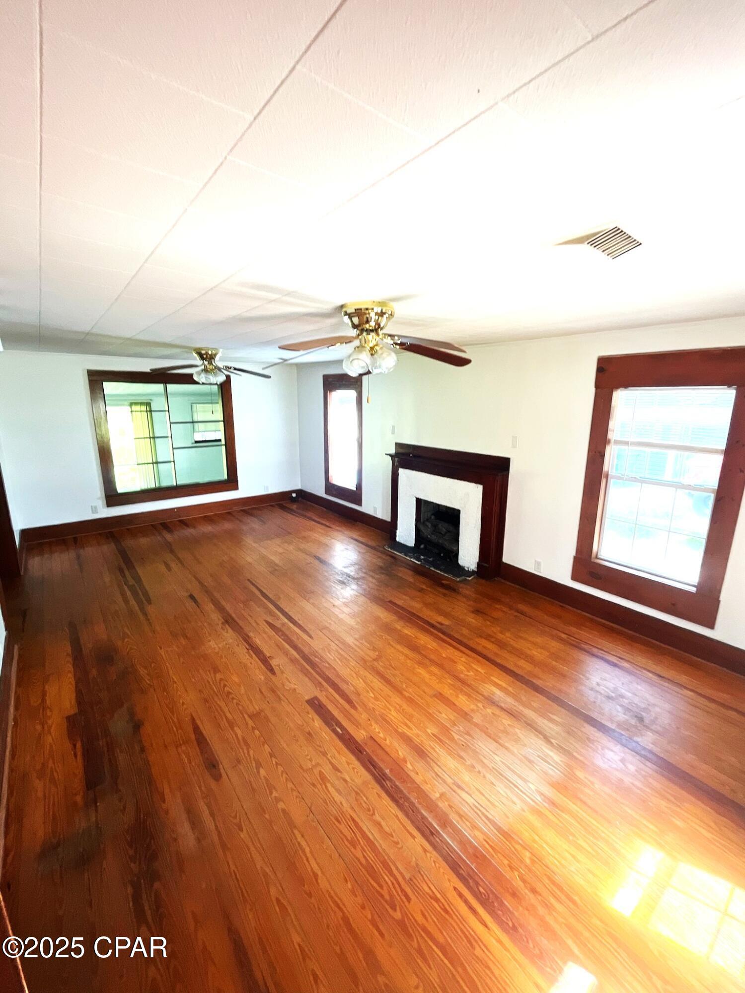 Livhcmre2x0iuylonb6940cq7a7rh_rxdtchllauzvi