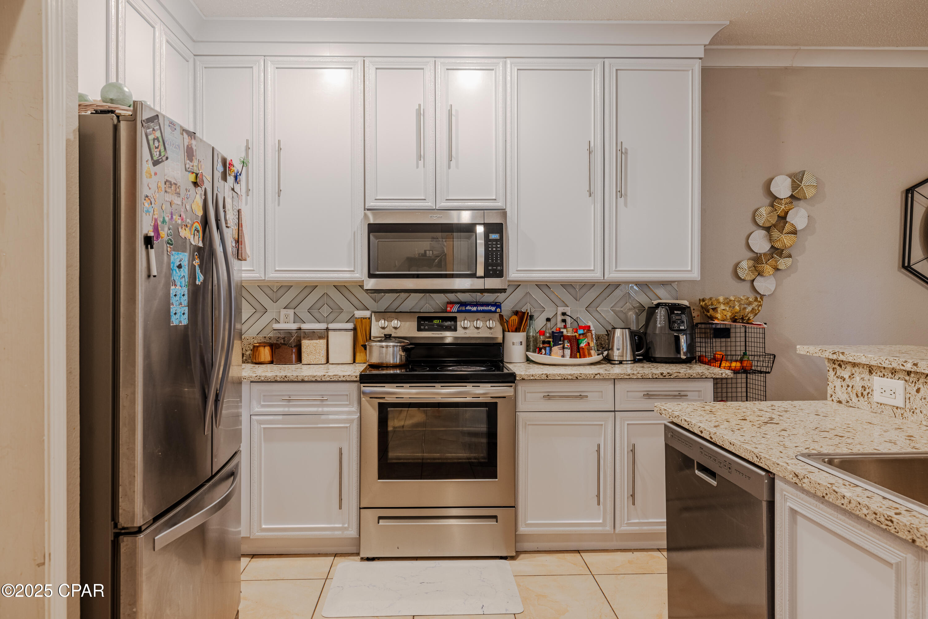 Va2a5thtud_1  Miamvxc3sggkigyr3dofujqo0obo4