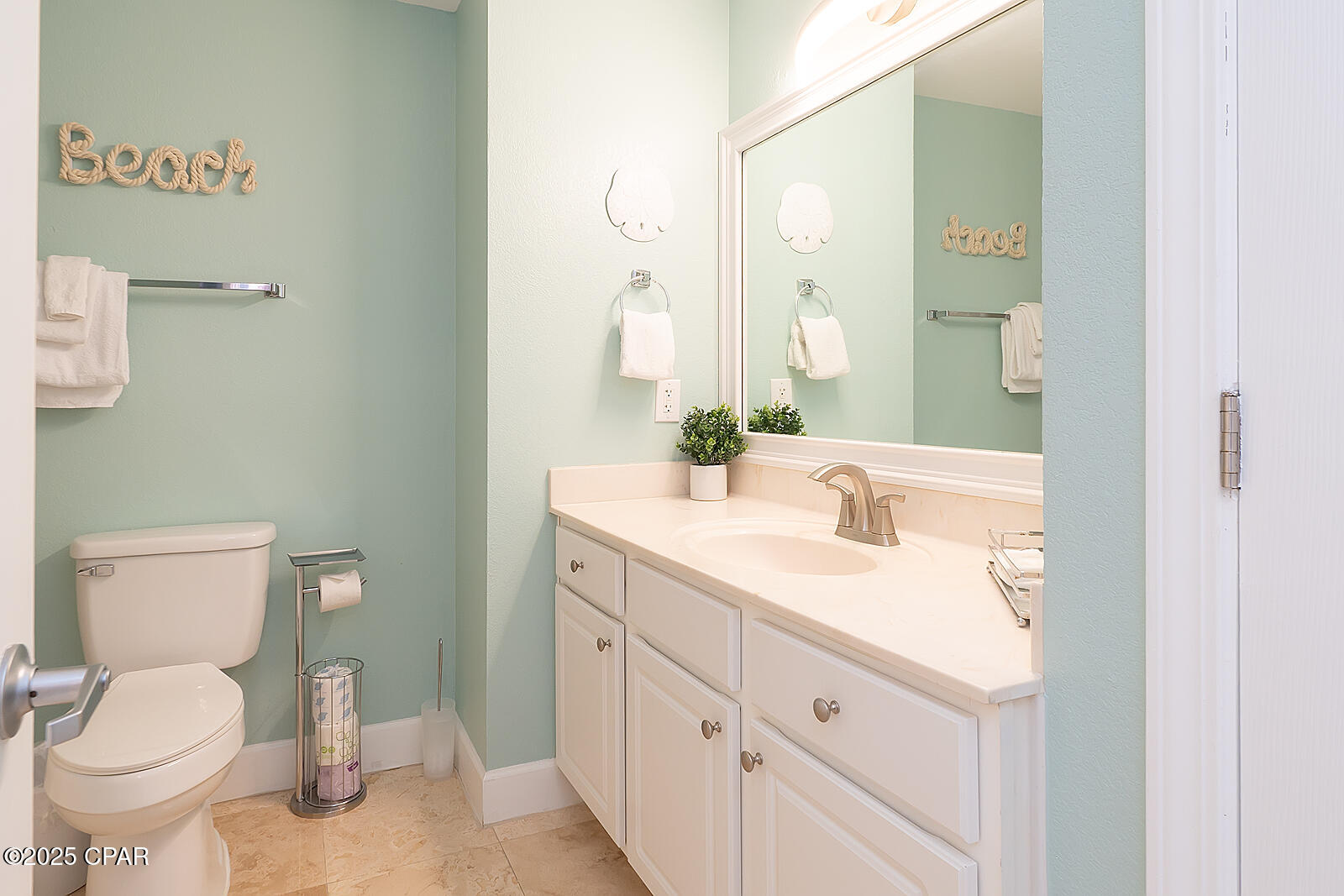 9 E6fqsi_dabe0d Hslocallylo63ppevfrmrgn5cci