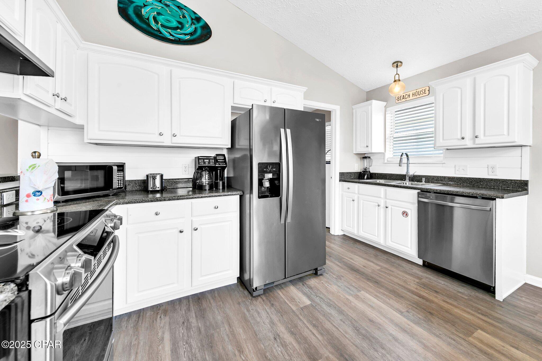 Evs Whsxiduc5g1ki7emhvzdunbn_055lvbj2y55otm