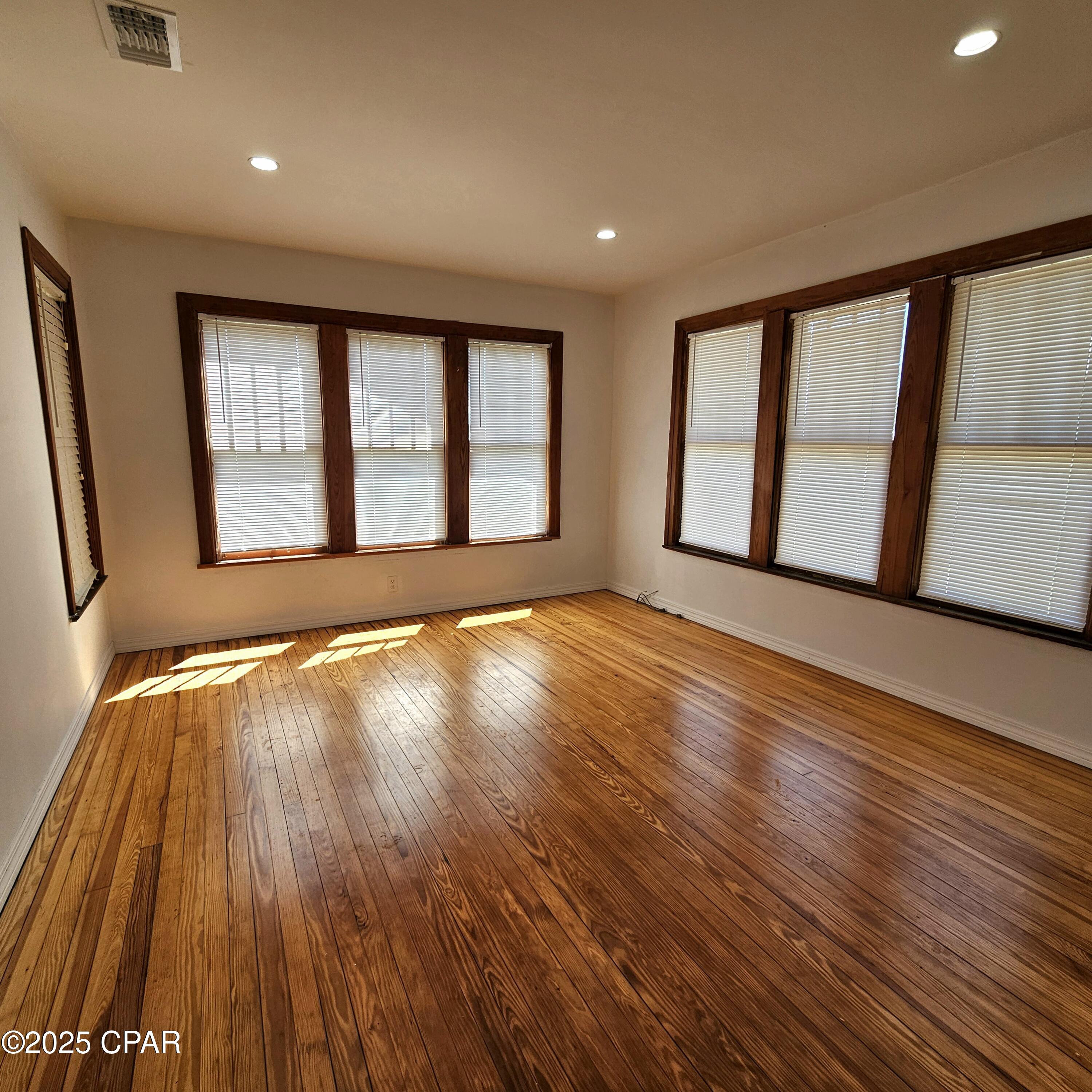 Image 10 For 1011 Grace Avenue