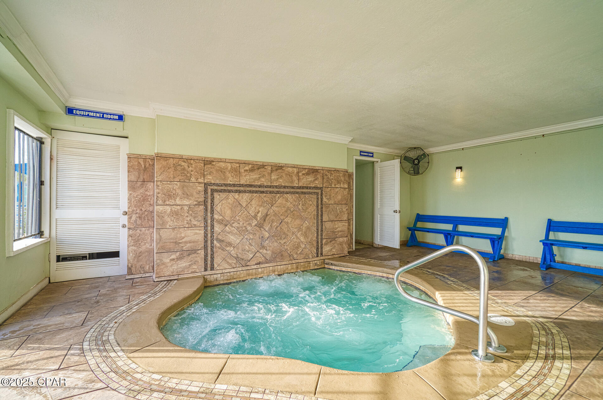 Bhcfym_bk1f9saz_hoglov6vmejcum8e0ap1vfamqja