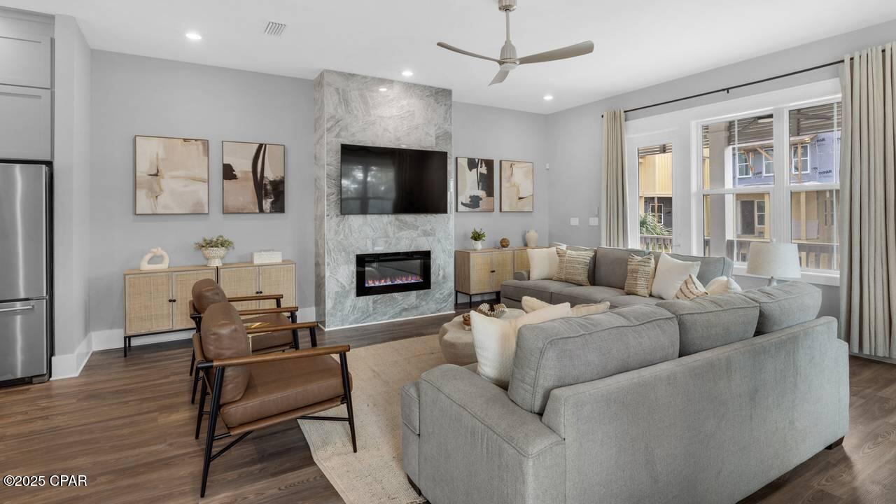 Qdglyuv_fddbc2wulan 82euiuacryl4lt6gqcztr Y