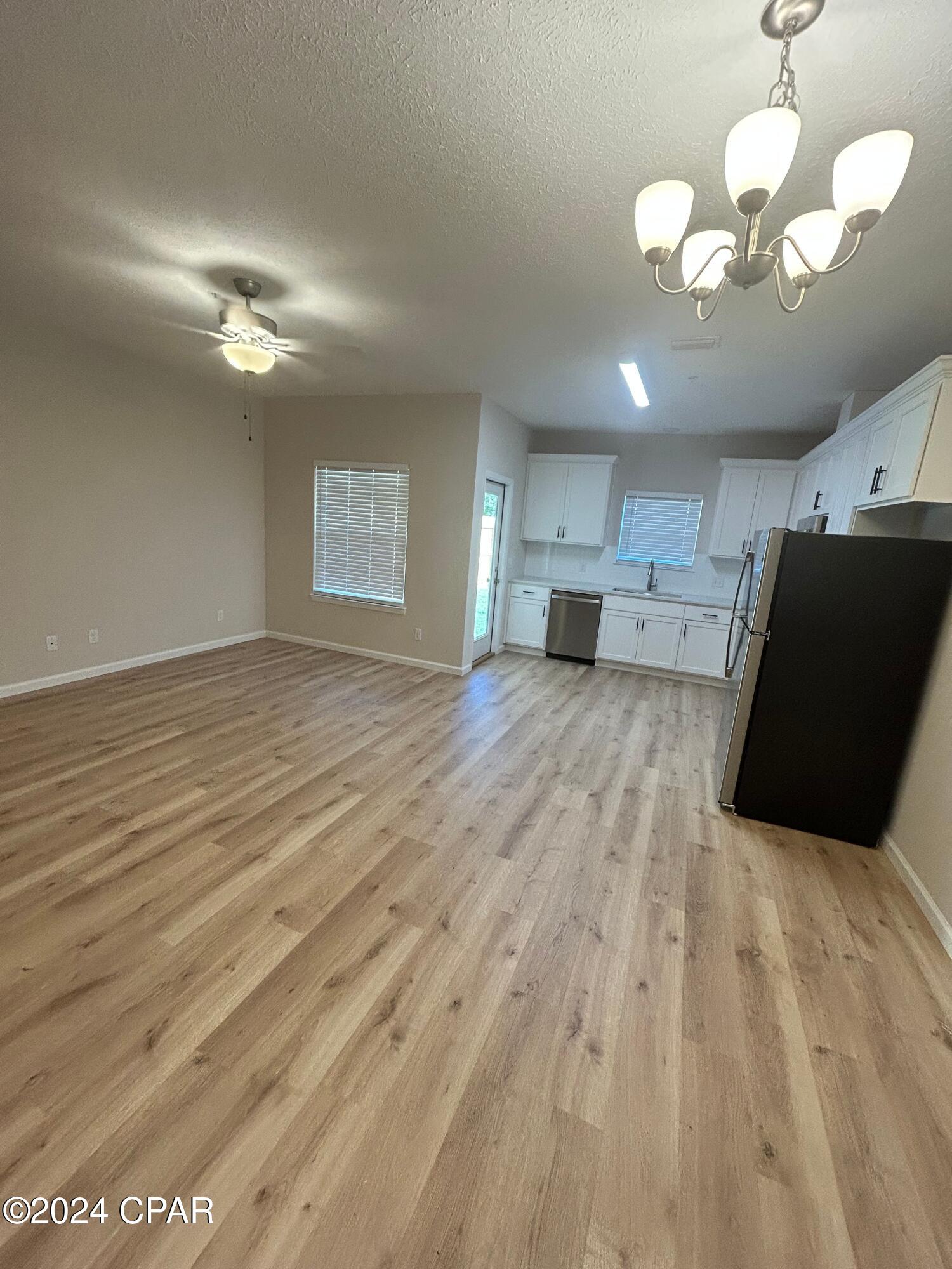 Akgbmfay_1uvtnbmfkx 5q92fgjb0wca7lroh1ahboq