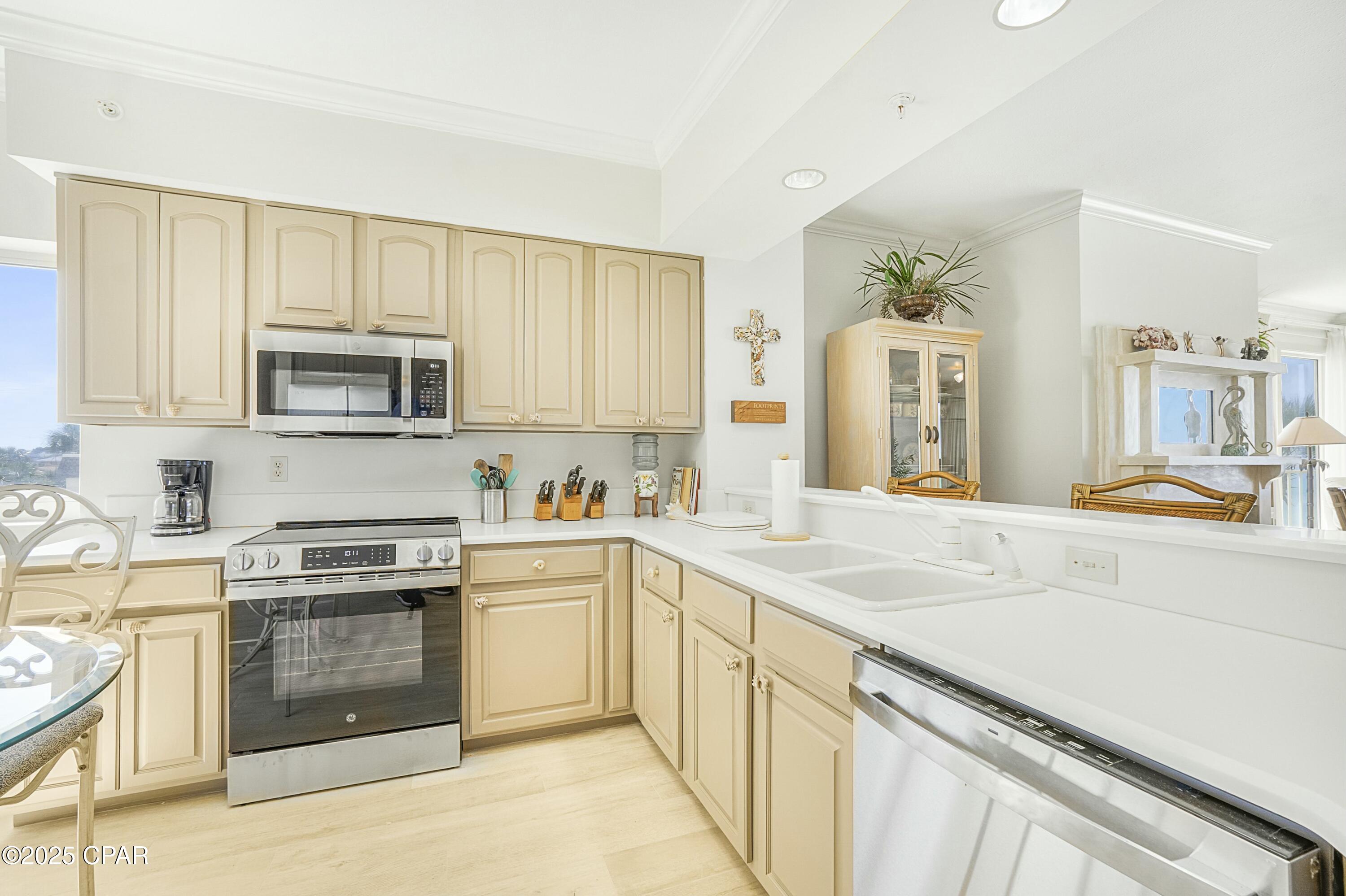 Image 6 For 8601 Surf Drive 1e