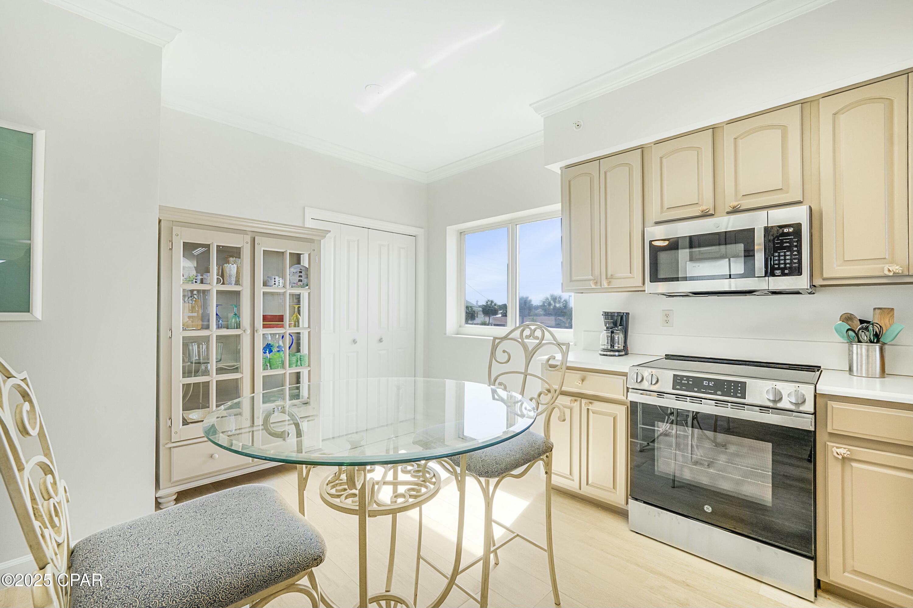 Image 7 For 8601 Surf Drive 1e