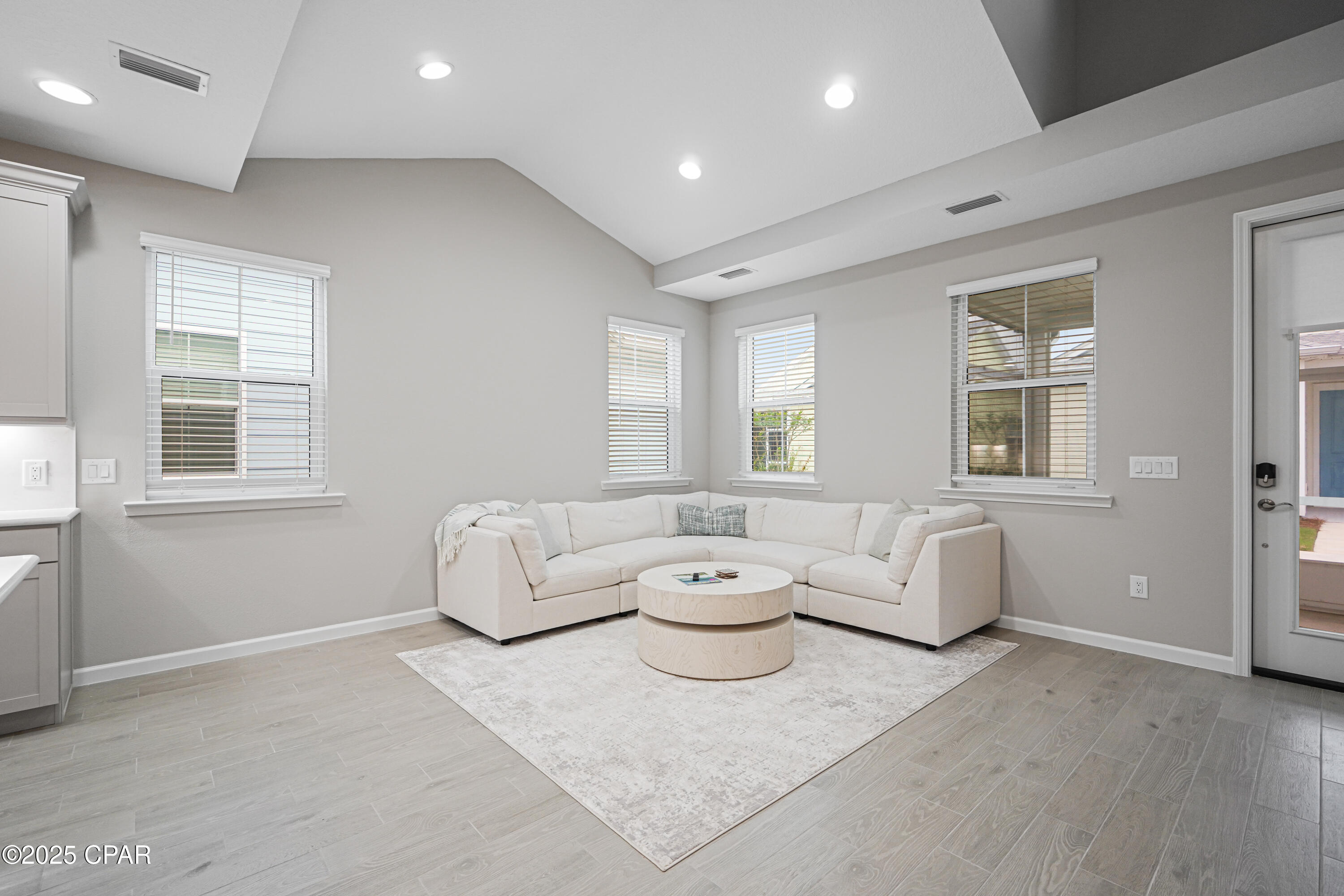 4 Msnla0vvufha5us_nnaz9_acu Zcmbrlz_ajgh3ig