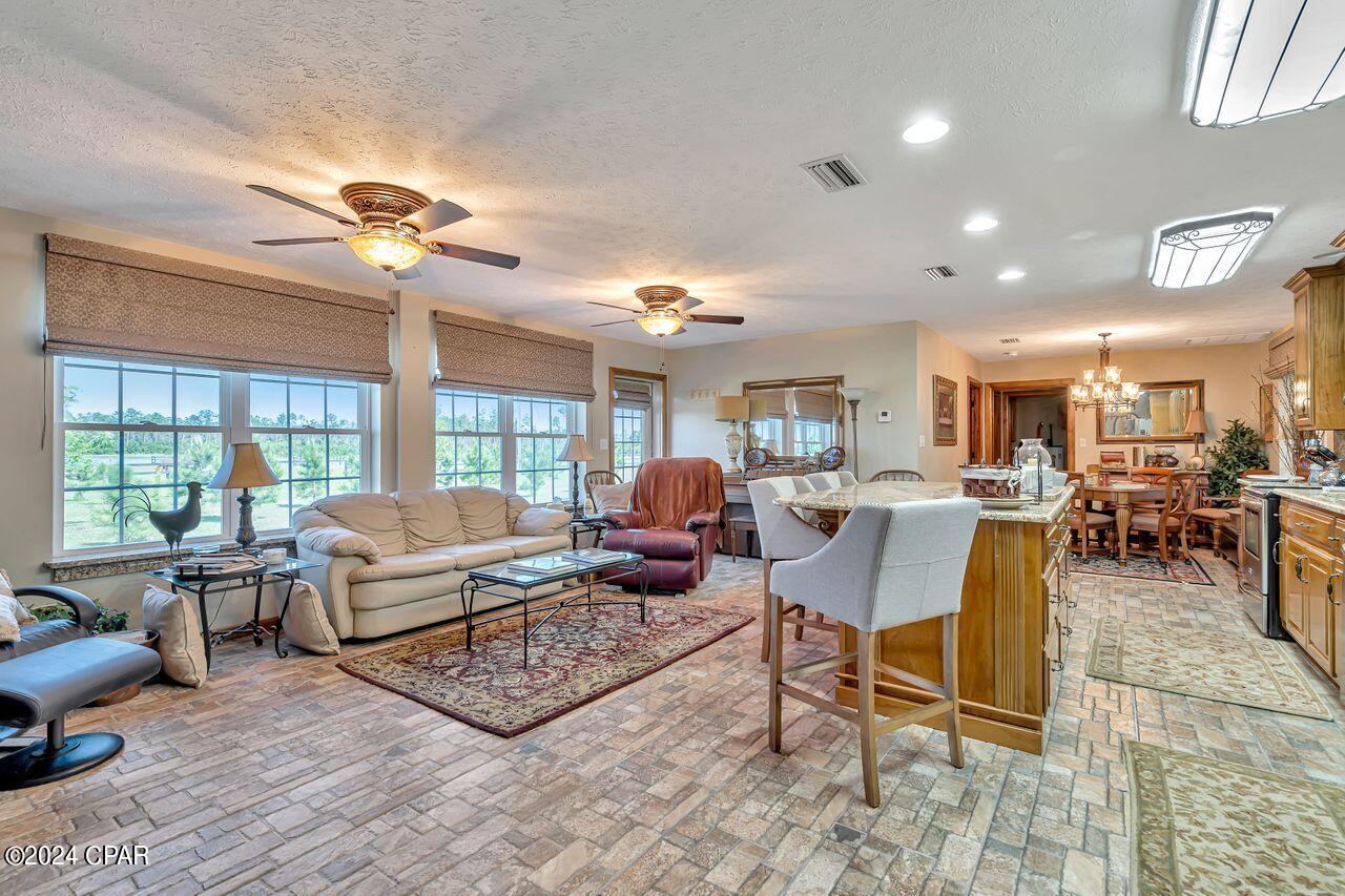 Listing photo id 12 for 4622 Cherokee Heights Road