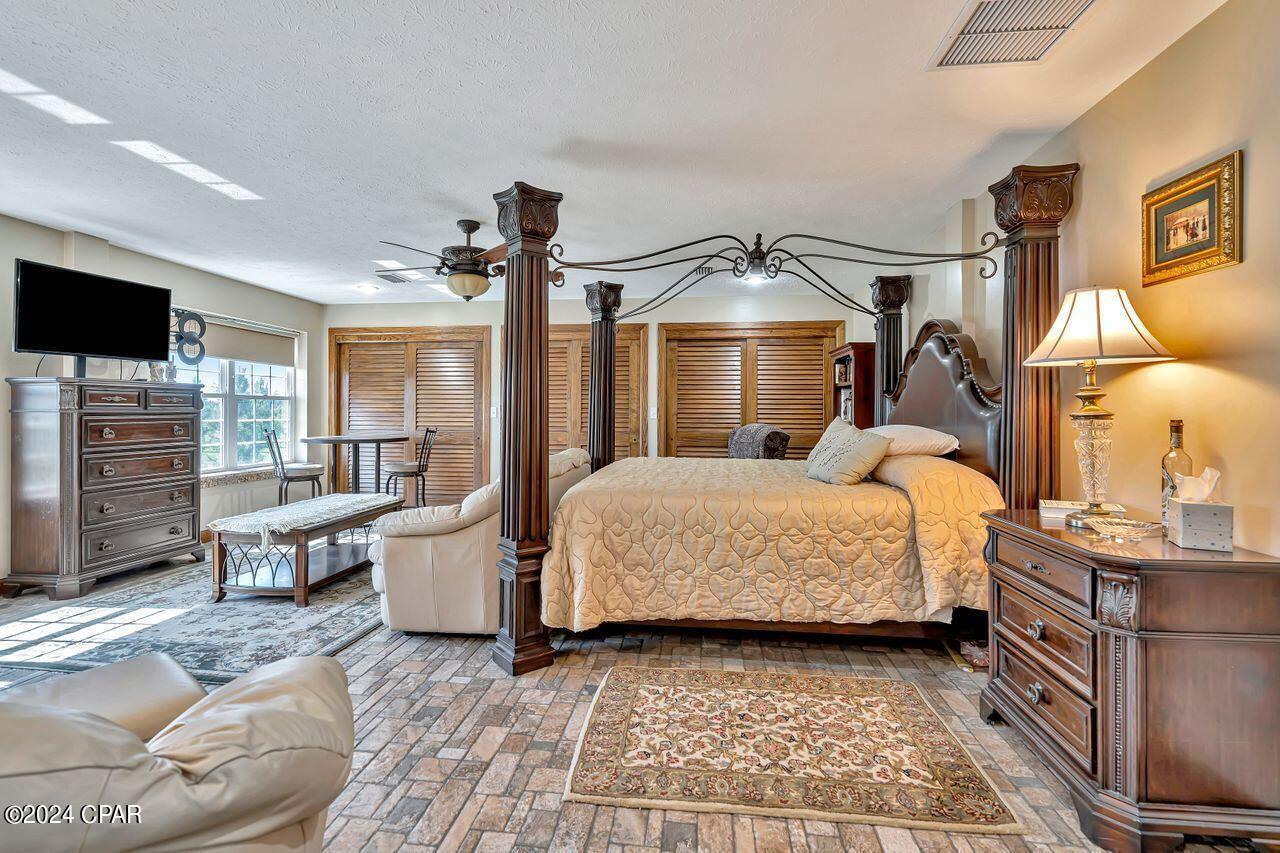 Listing photo id 15 for 4622 Cherokee Heights Road