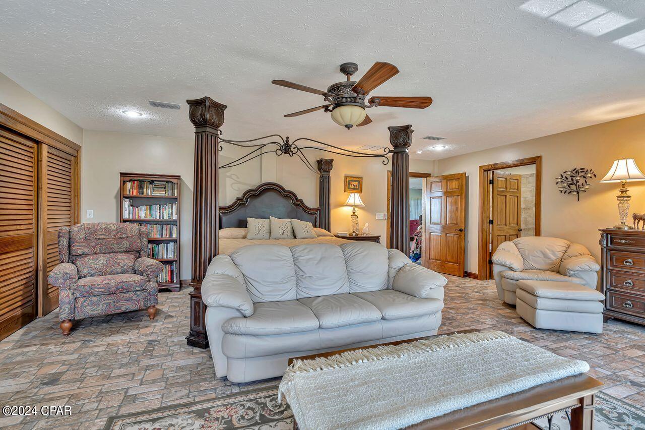 Listing photo id 17 for 4622 Cherokee Heights Road