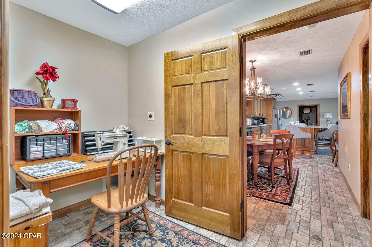 Listing photo id 21 for 4622 Cherokee Heights Road