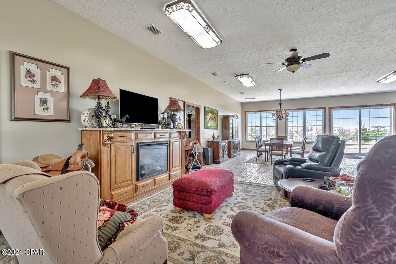 Listing photo id 6 for 4622 Cherokee Heights Road