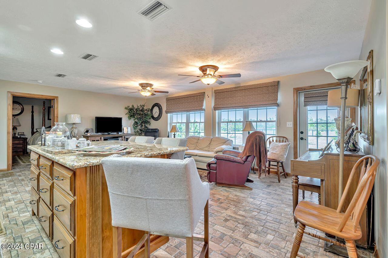 Listing photo id 9 for 4622 Cherokee Heights Road