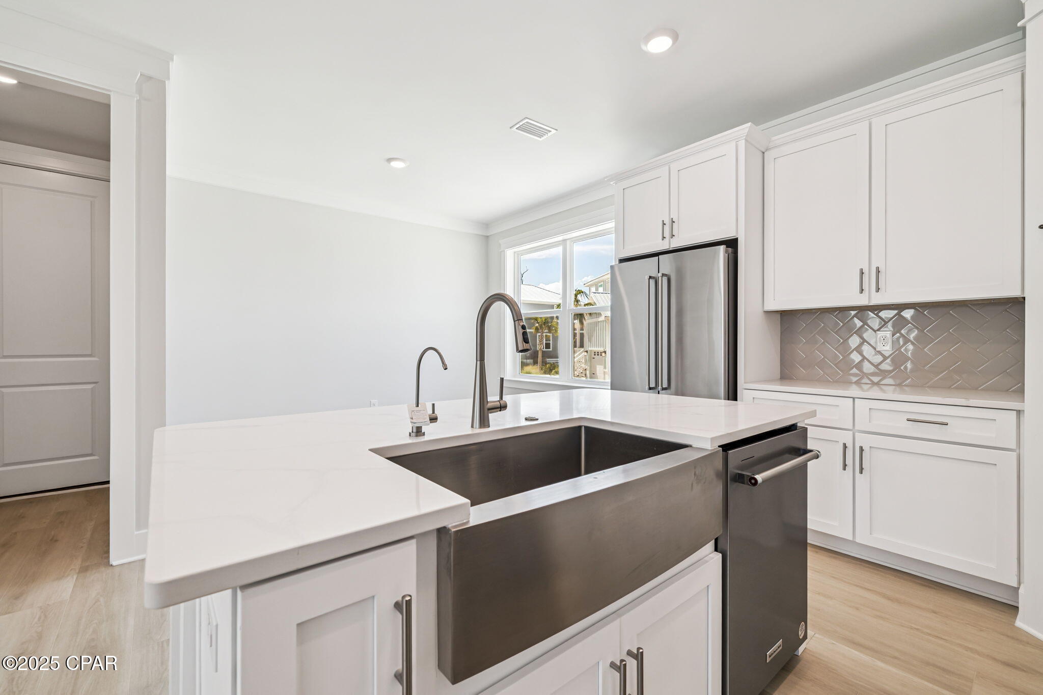 2j9mv Eisq_nemyw9hur6bxqdzmwnbj1vvkregzzzlk