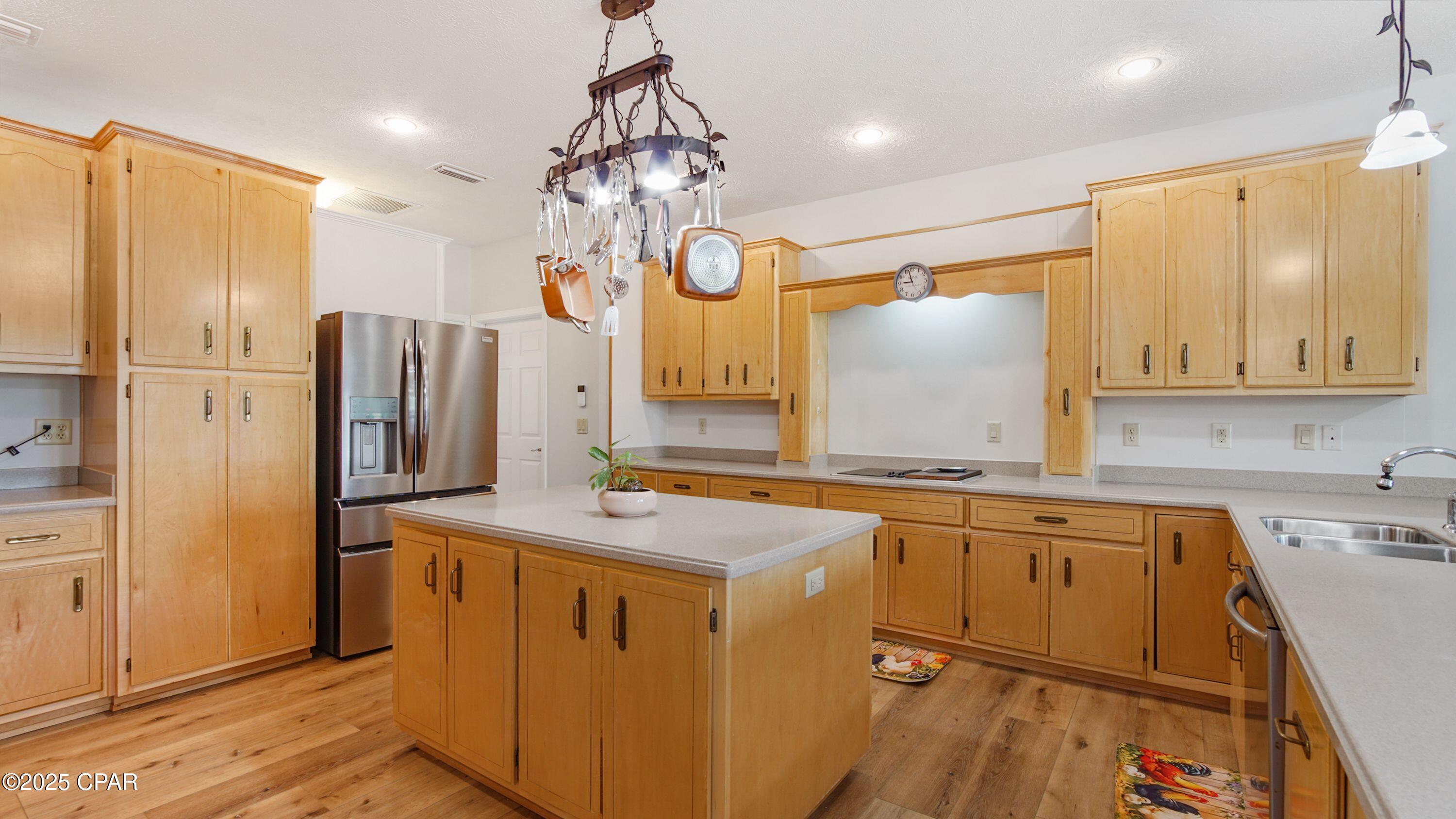 Eug9dp5zmnmo1_gxqvsici2dljuc3pv5akauwt_jzv0