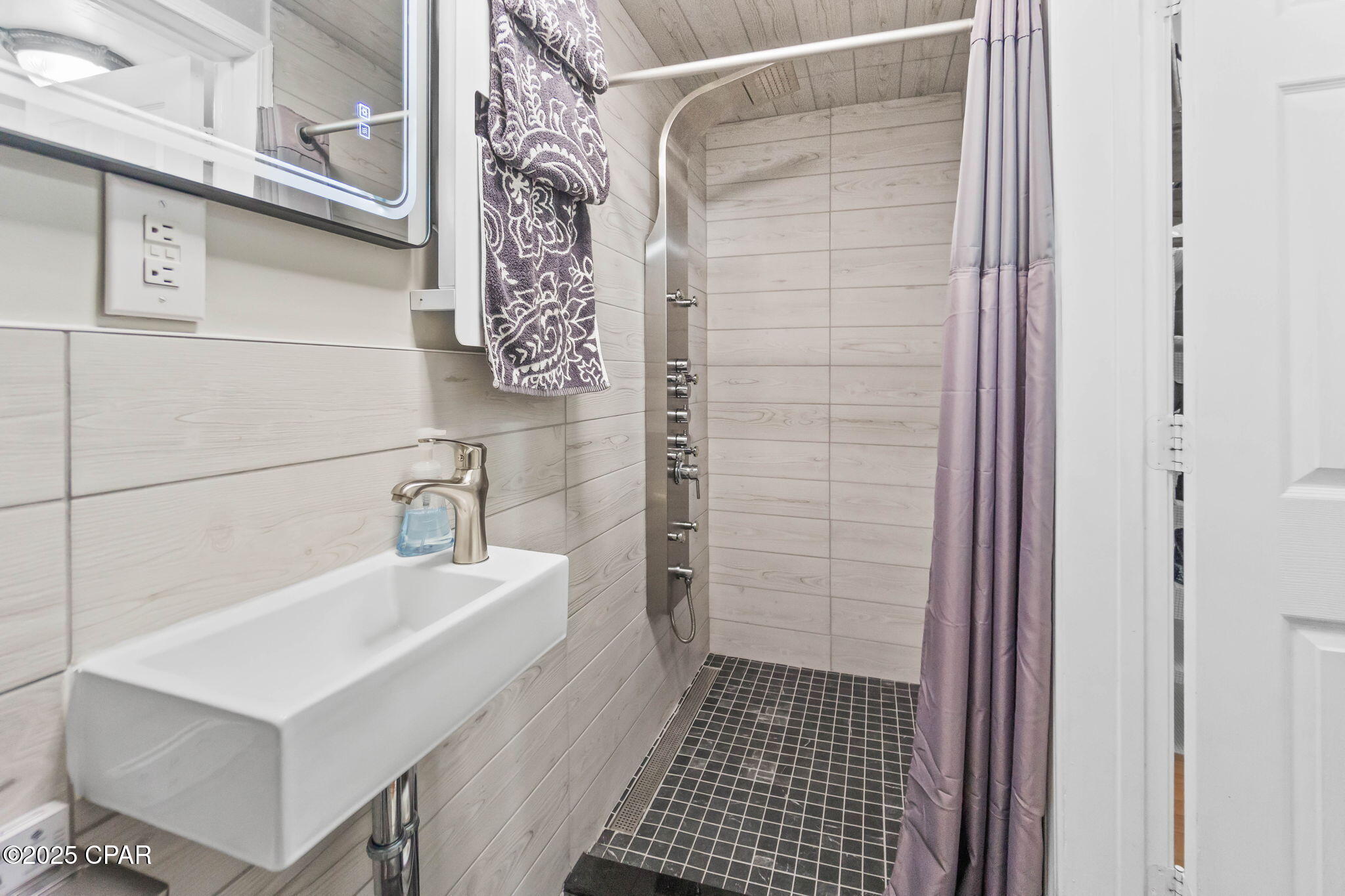 Lxc0rc2qynchcnflze_k85xcy1vqq Ytlxurzjrrcce