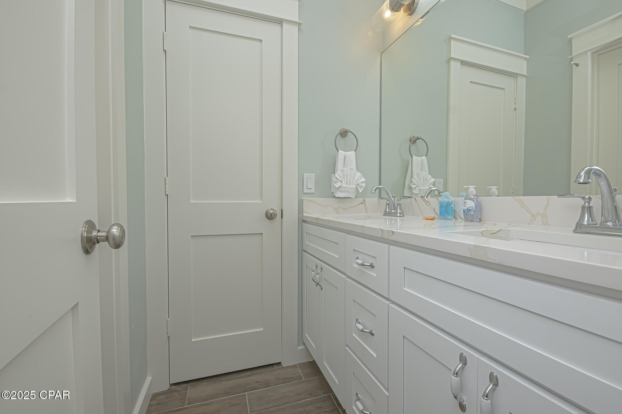 D4uv6fz9ar9giliuojln Nmbh  1t9feu 7dtszu0hs