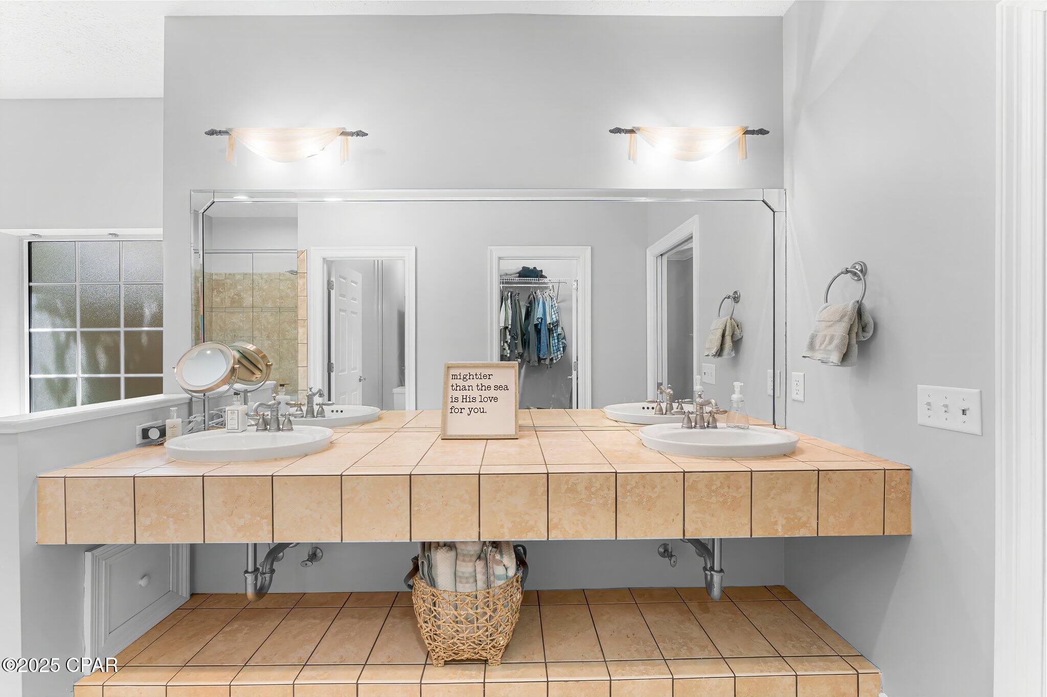 Vufboas5pl6rbq4tauiclhphg0fsxwzd7keecb1vv00