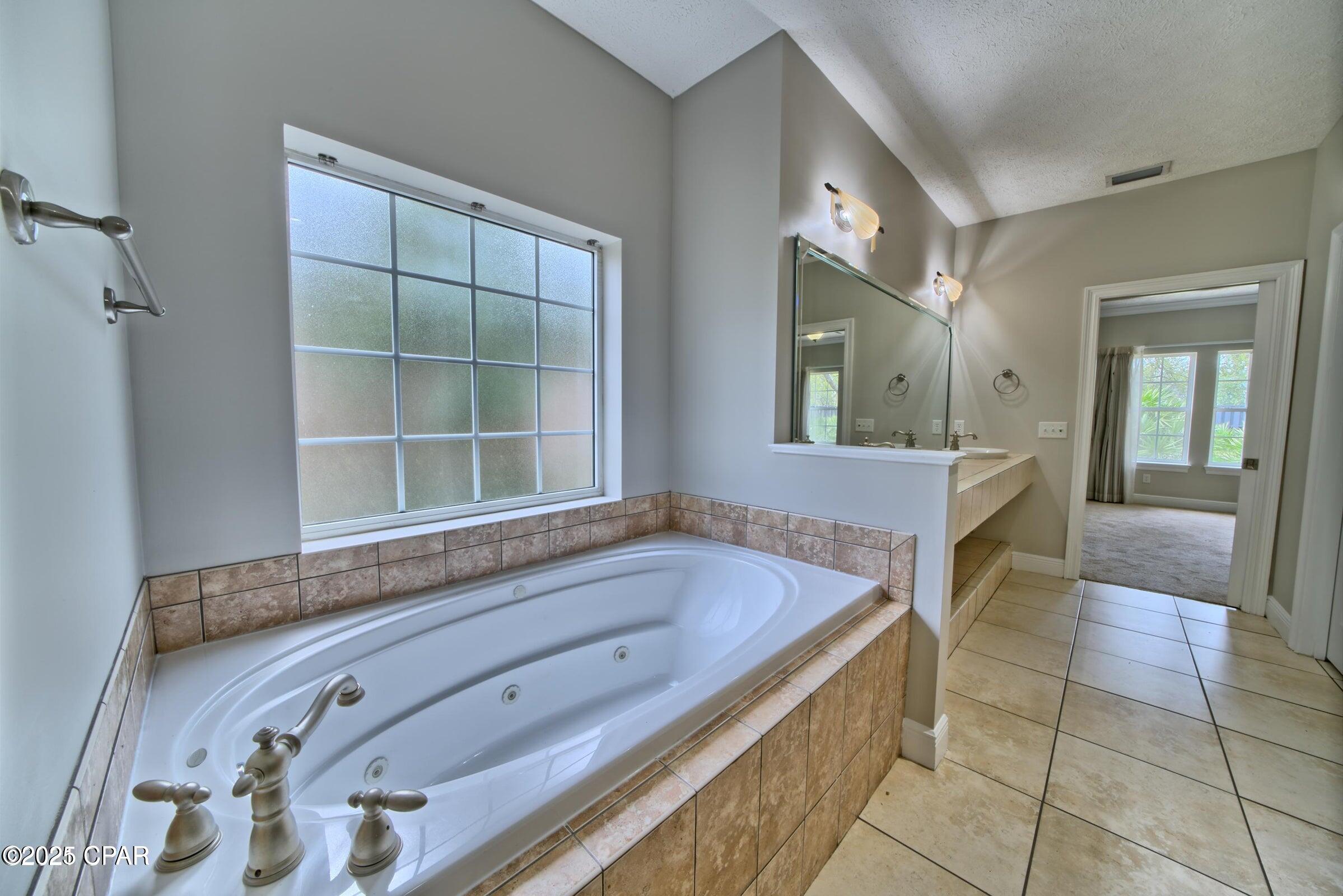 Ub31o1y3m0x1g2ubd5hgc1hm4prw3qr4gqfxyzttbui