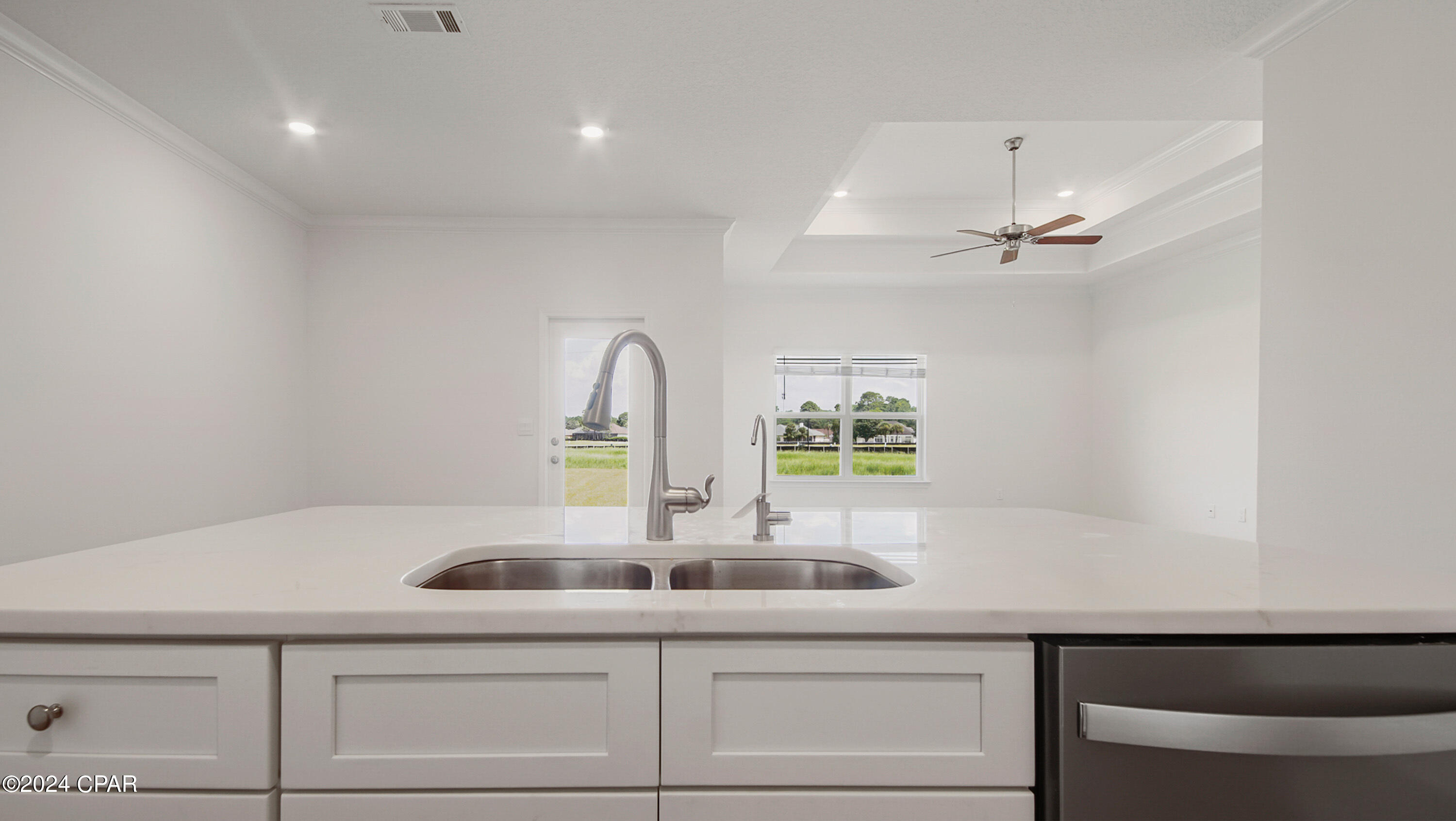 Dvq4vrlwu218e_vjnmf9uuftlm6kxa5xvrzfvebe_um