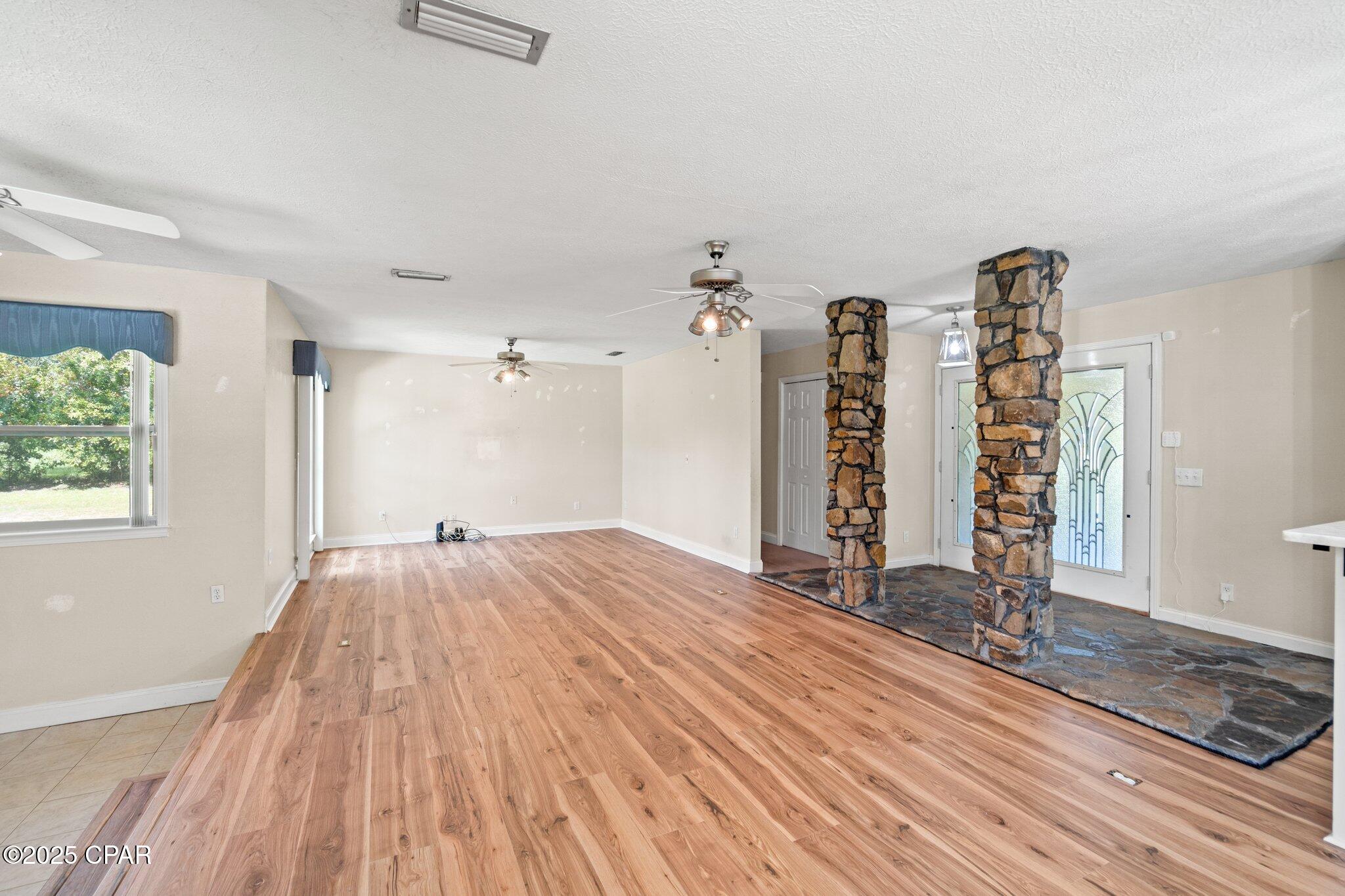 4e2imofi9lf4ed_8mygrrlc6pa_nowmso2g4z0dhldq