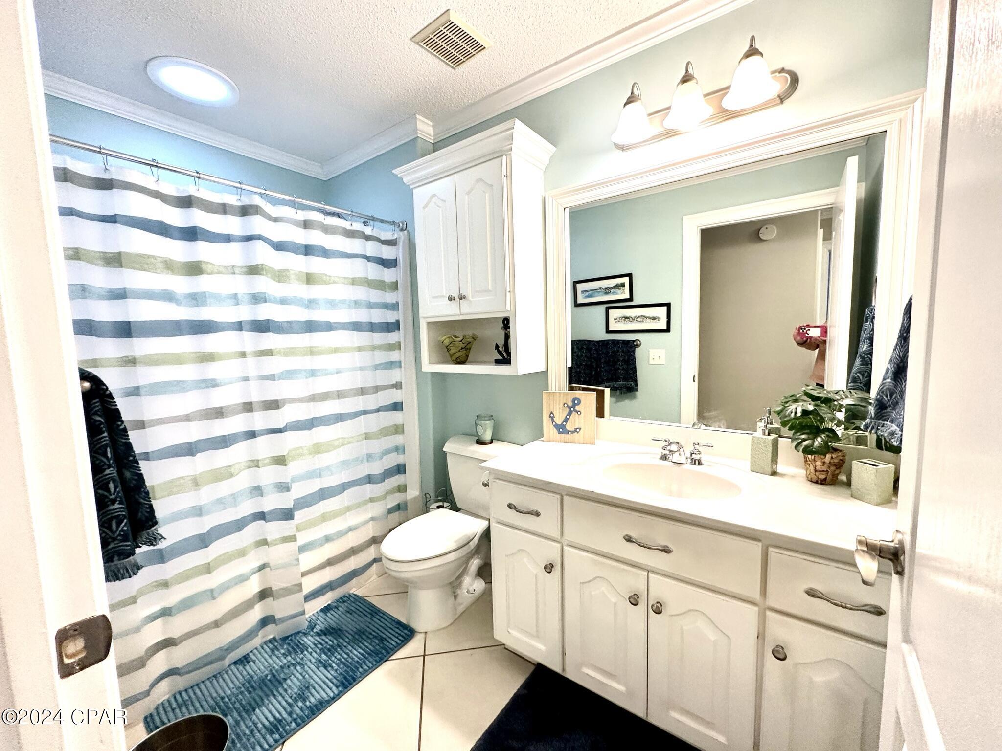 Hj1y652yqzwboiuryww6qm960l6bu  Lip47qz4tlqg