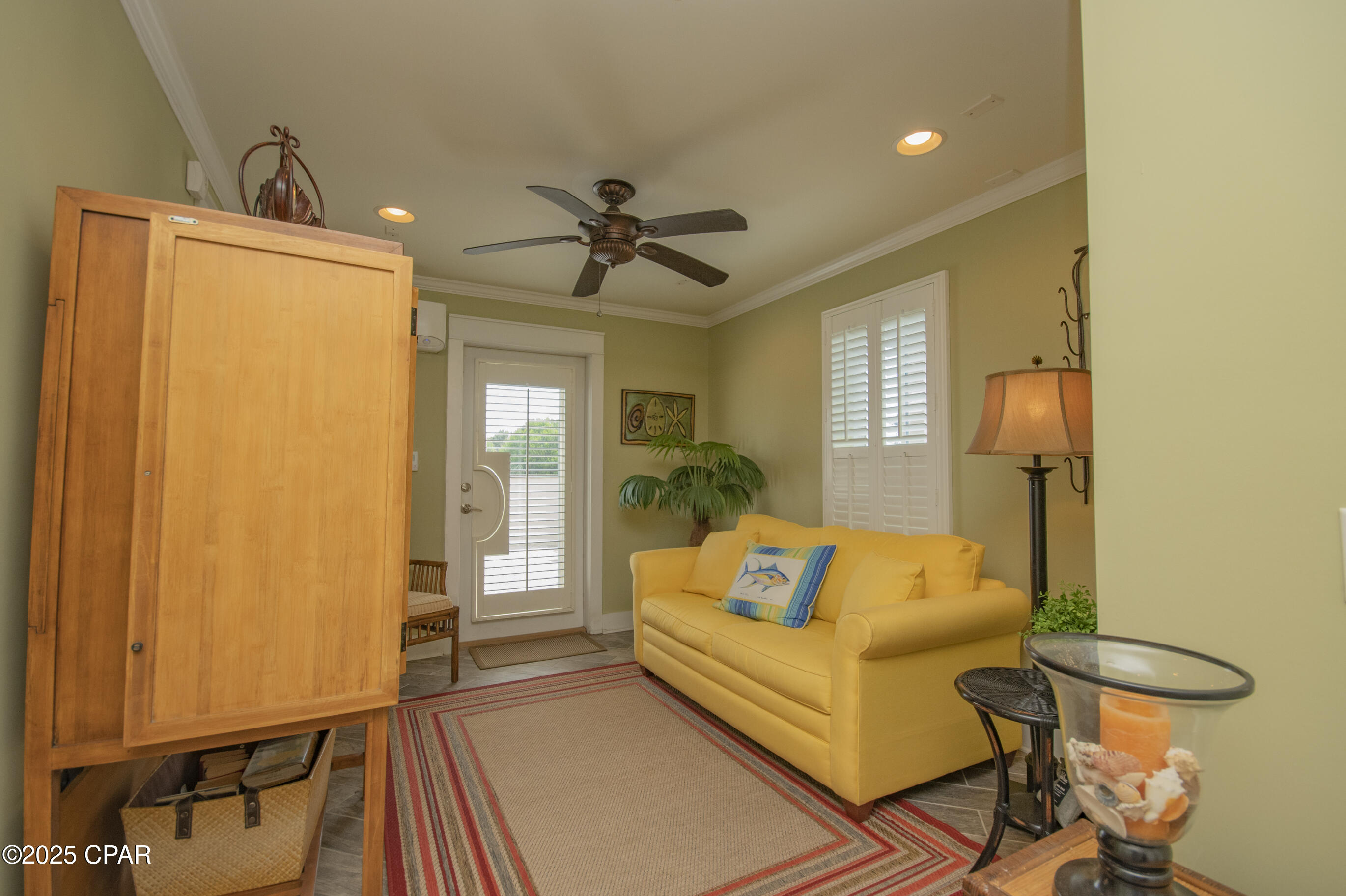 Q8_tg8cwvxzeiwzninu_7htp8wn4yg63fmfnyhgunmg