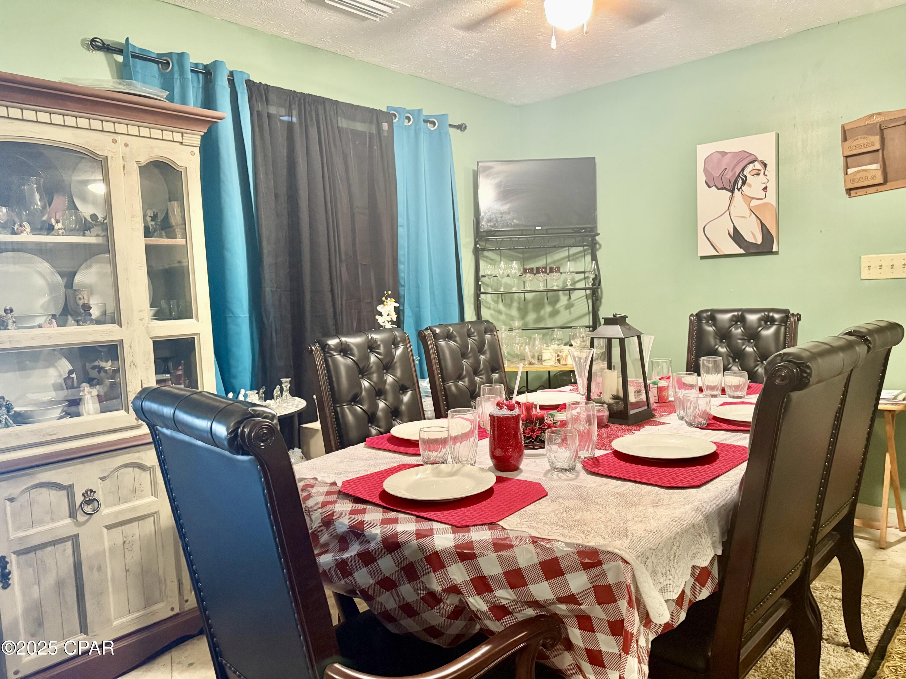 Image 2 For 221 Avenue E